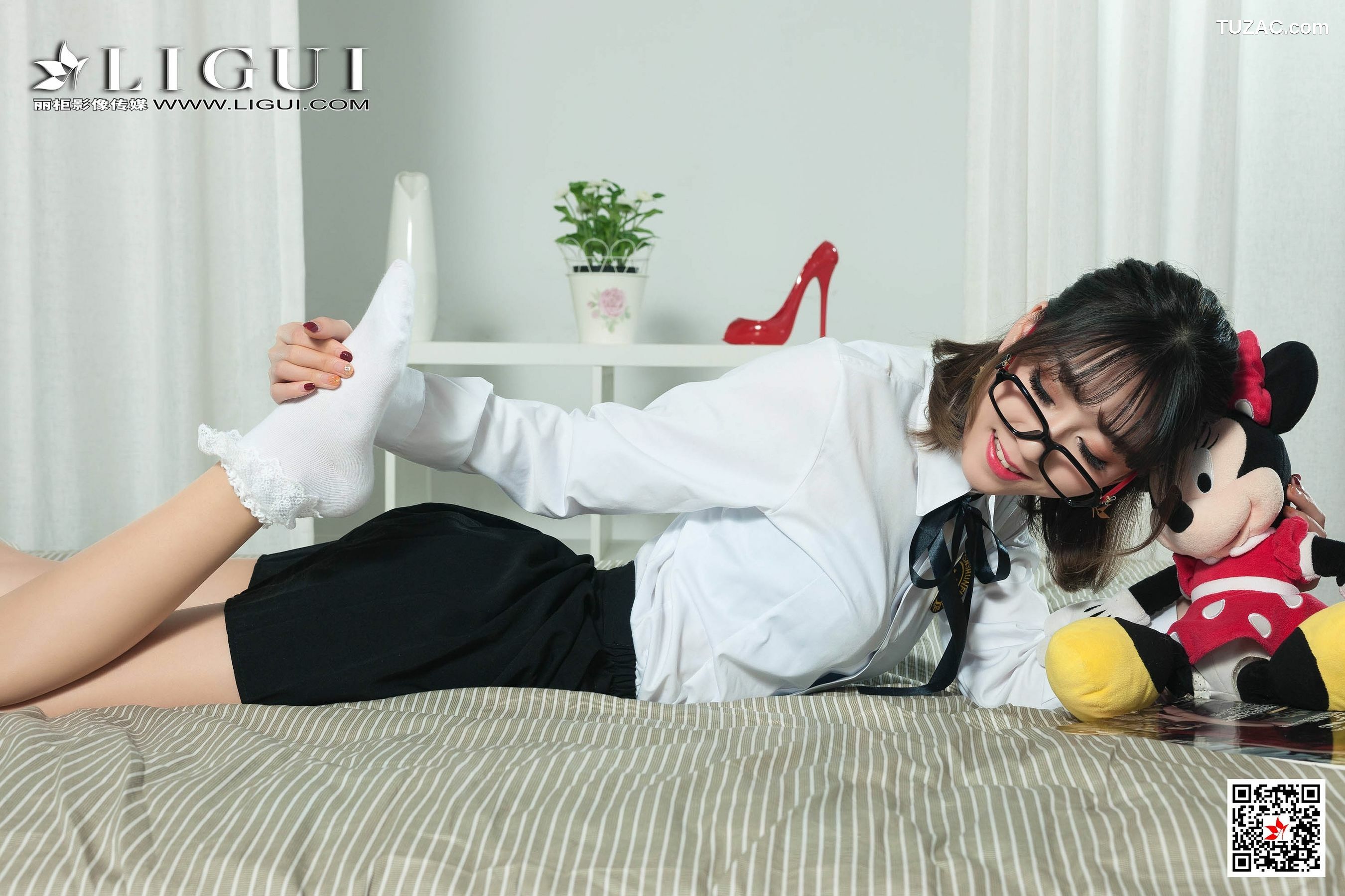 丽柜_鱼妹《短筒袜玉足》 网络丽人 写真集[90P]