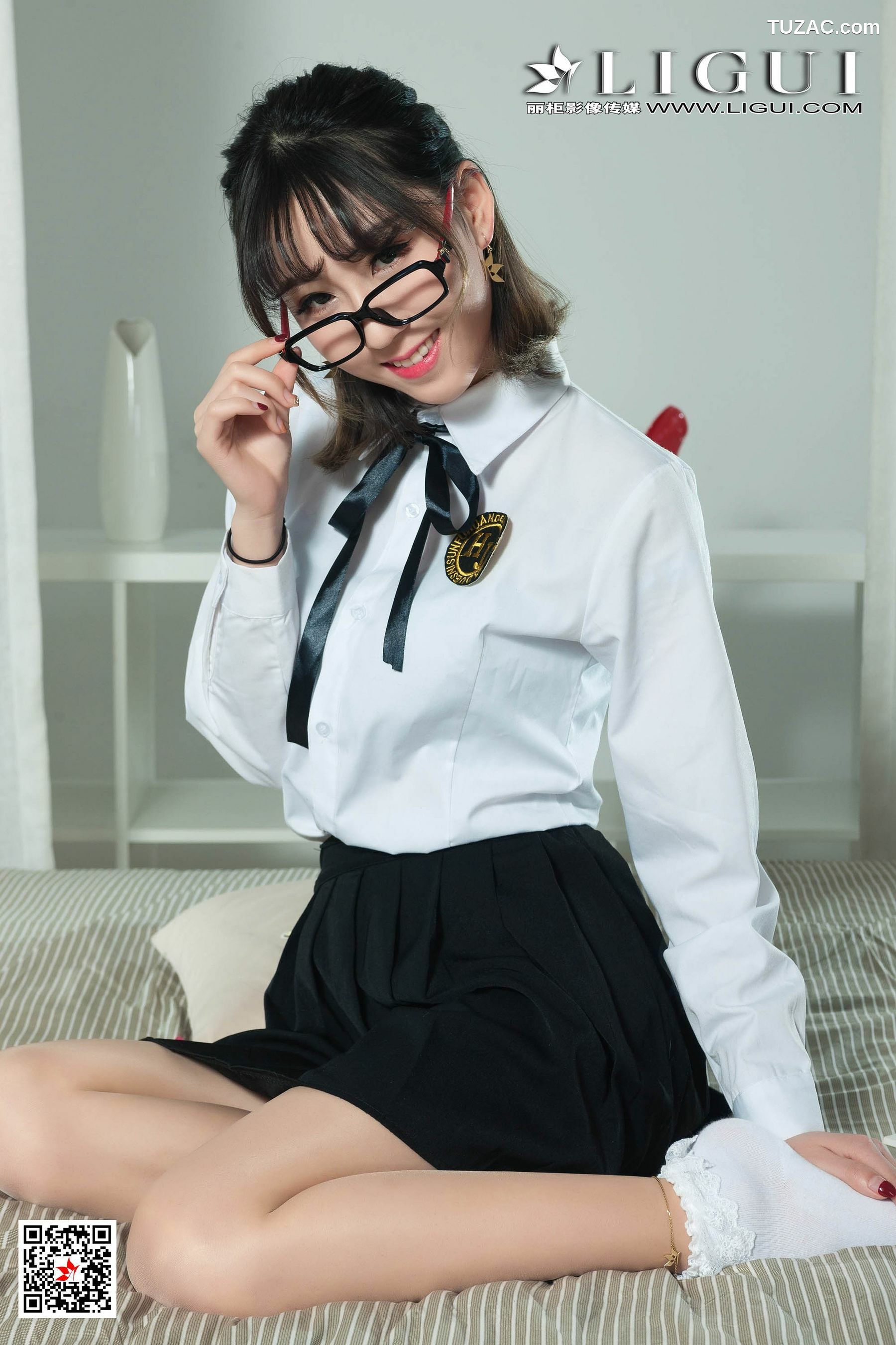 丽柜_鱼妹《短筒袜玉足》 网络丽人 写真集[90P]