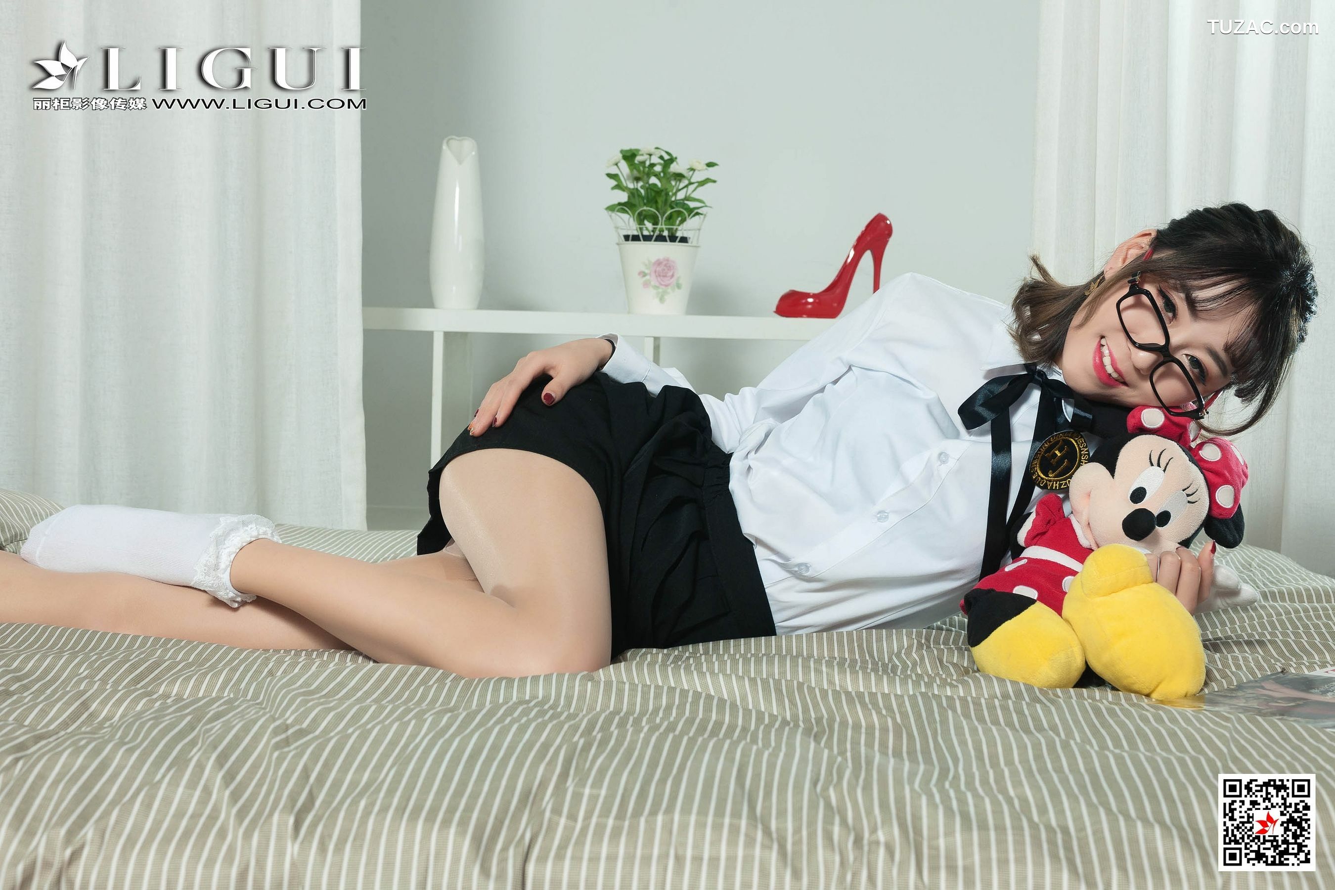 丽柜_鱼妹《短筒袜玉足》 网络丽人 写真集[90P]