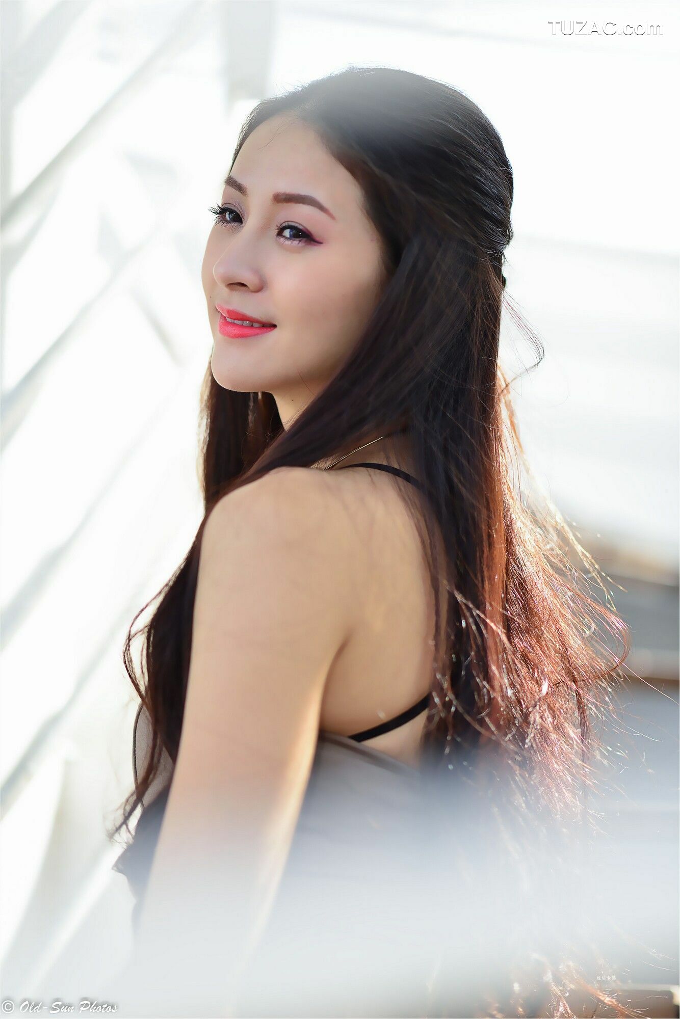 台湾正妹_ 176公分高挑嫩模@Lola雪岑 - 展覽館旁 写真集[122P]