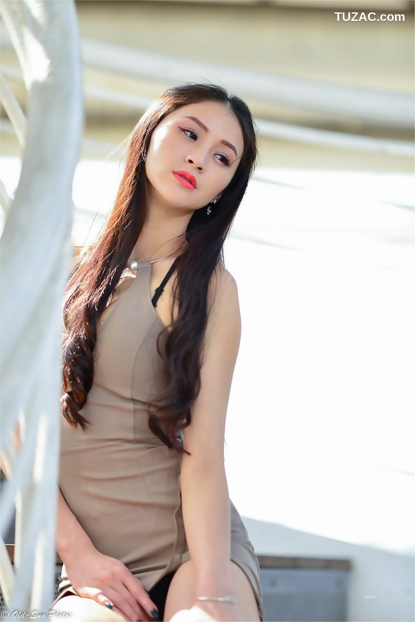 台湾正妹_ 176公分高挑嫩模@Lola雪岑 - 展覽館旁 写真集[122P]