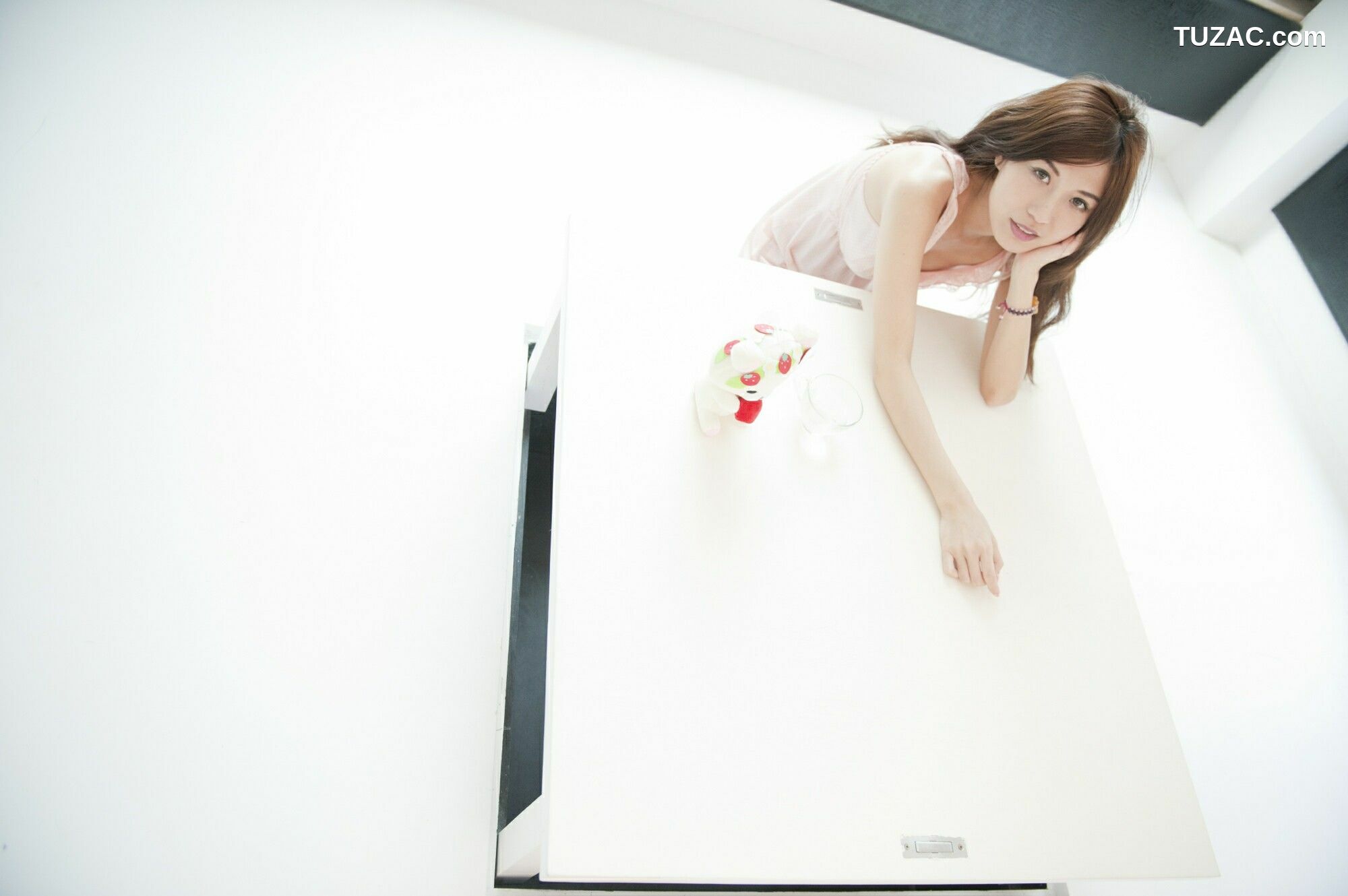 台湾正妹_ Agant小静 旅拍共三套服装 写真集[82P]