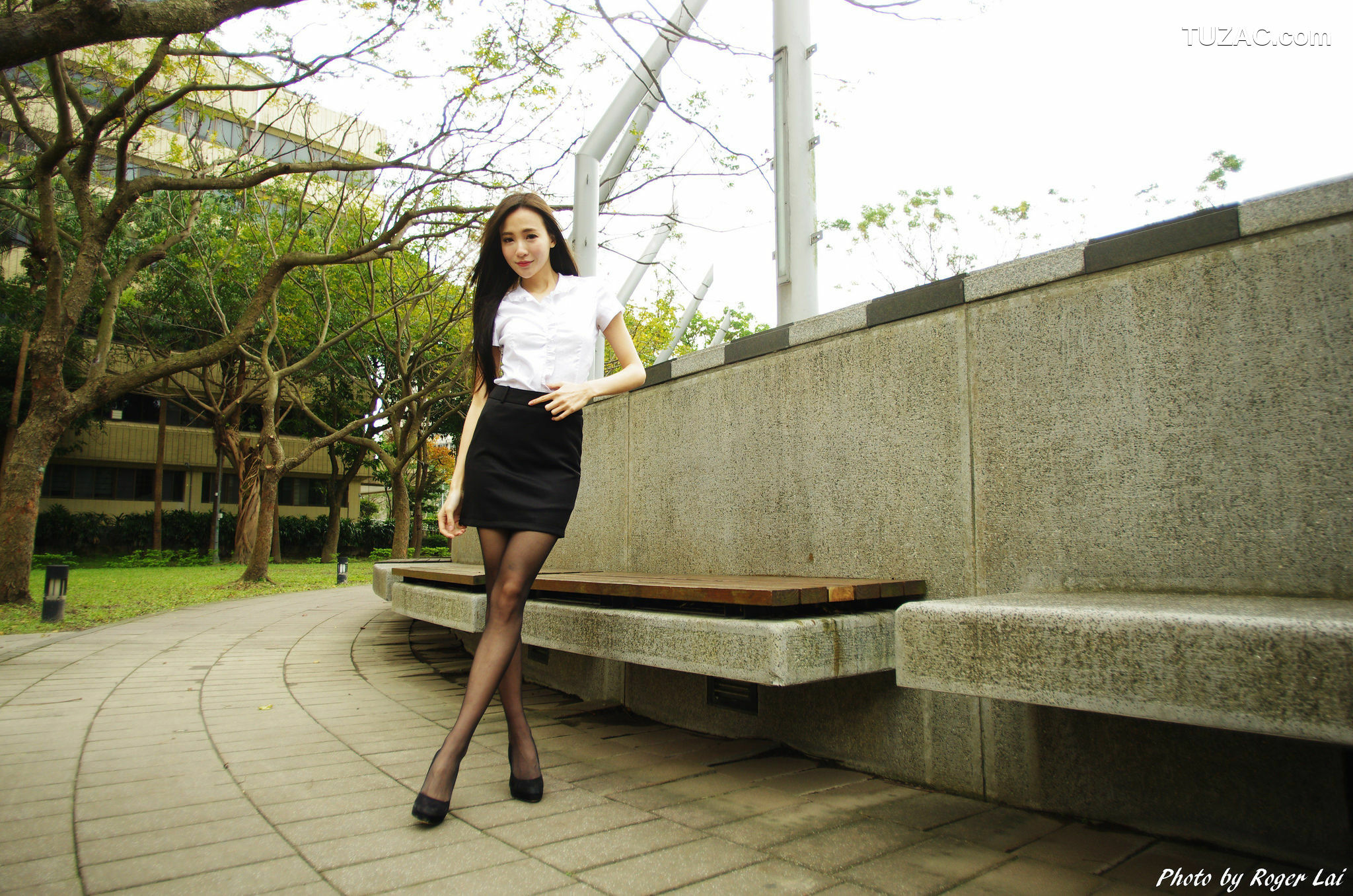 台湾正妹_ Anber小安柏 黑丝OL与国军女教官 写真集[31P]