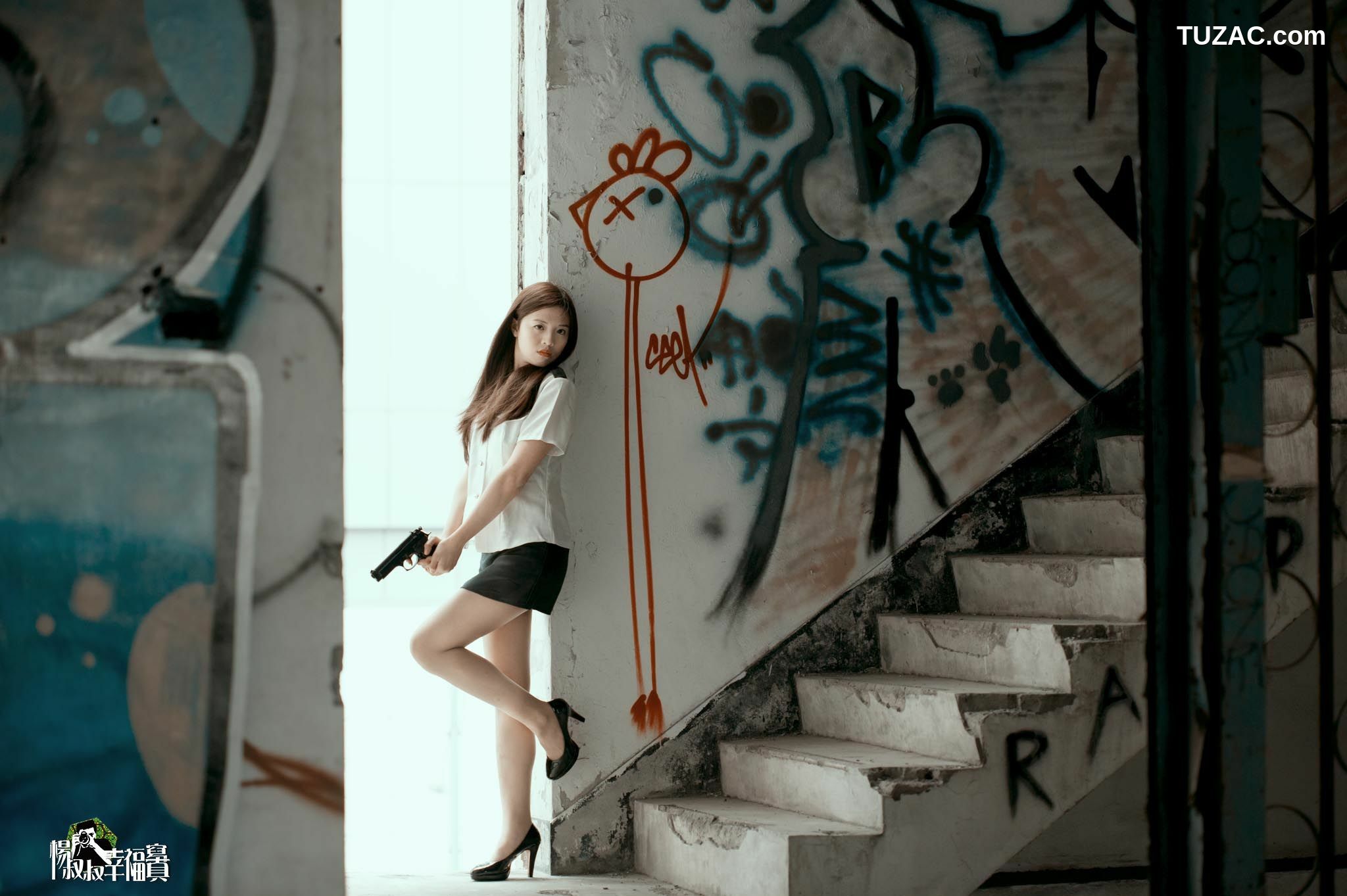 台湾正妹_ Anna《双模女警+女警制服系列》 写真集[61P]