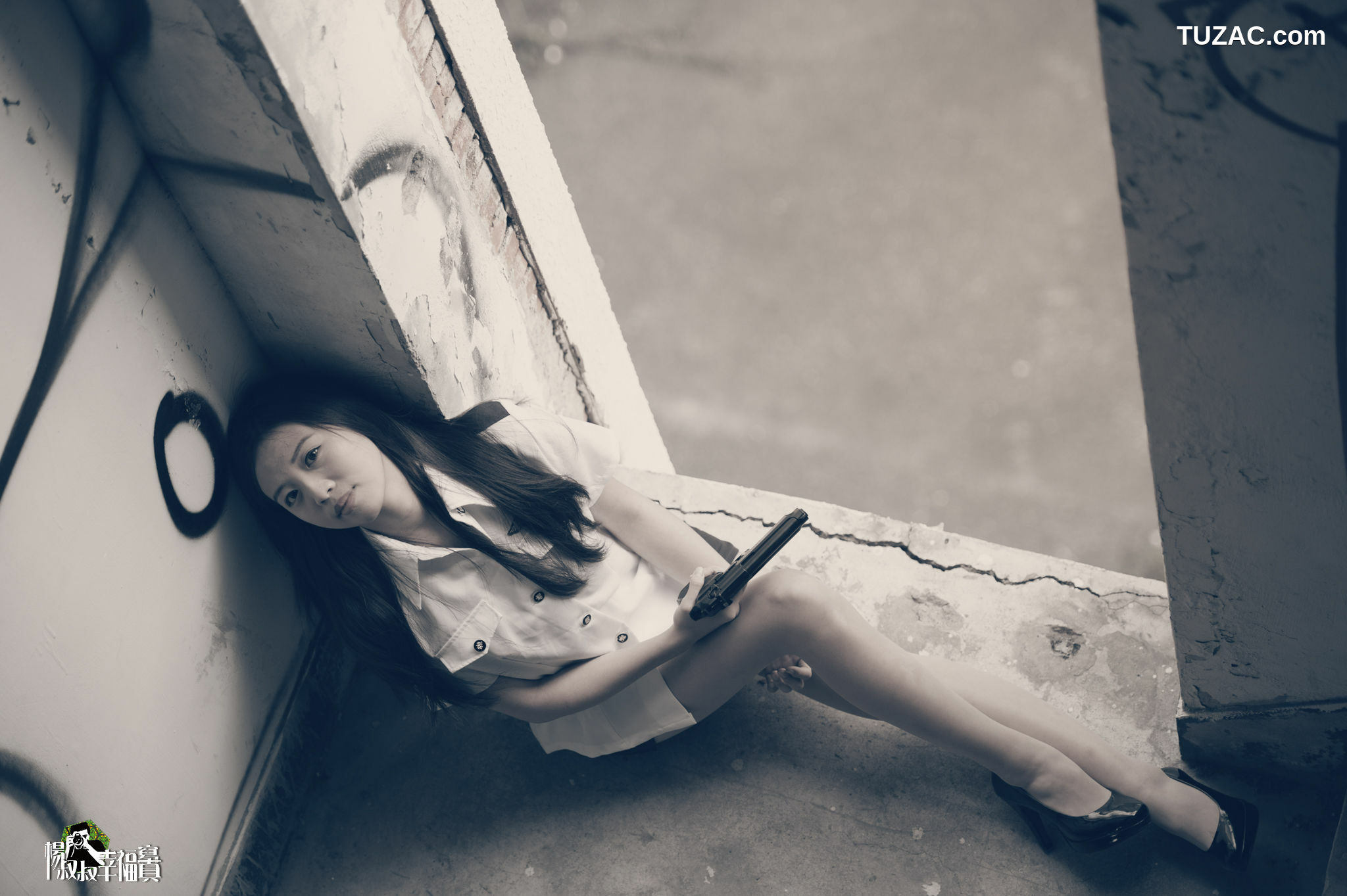 台湾正妹_ Anna《双模女警+女警制服系列》 写真集[61P]