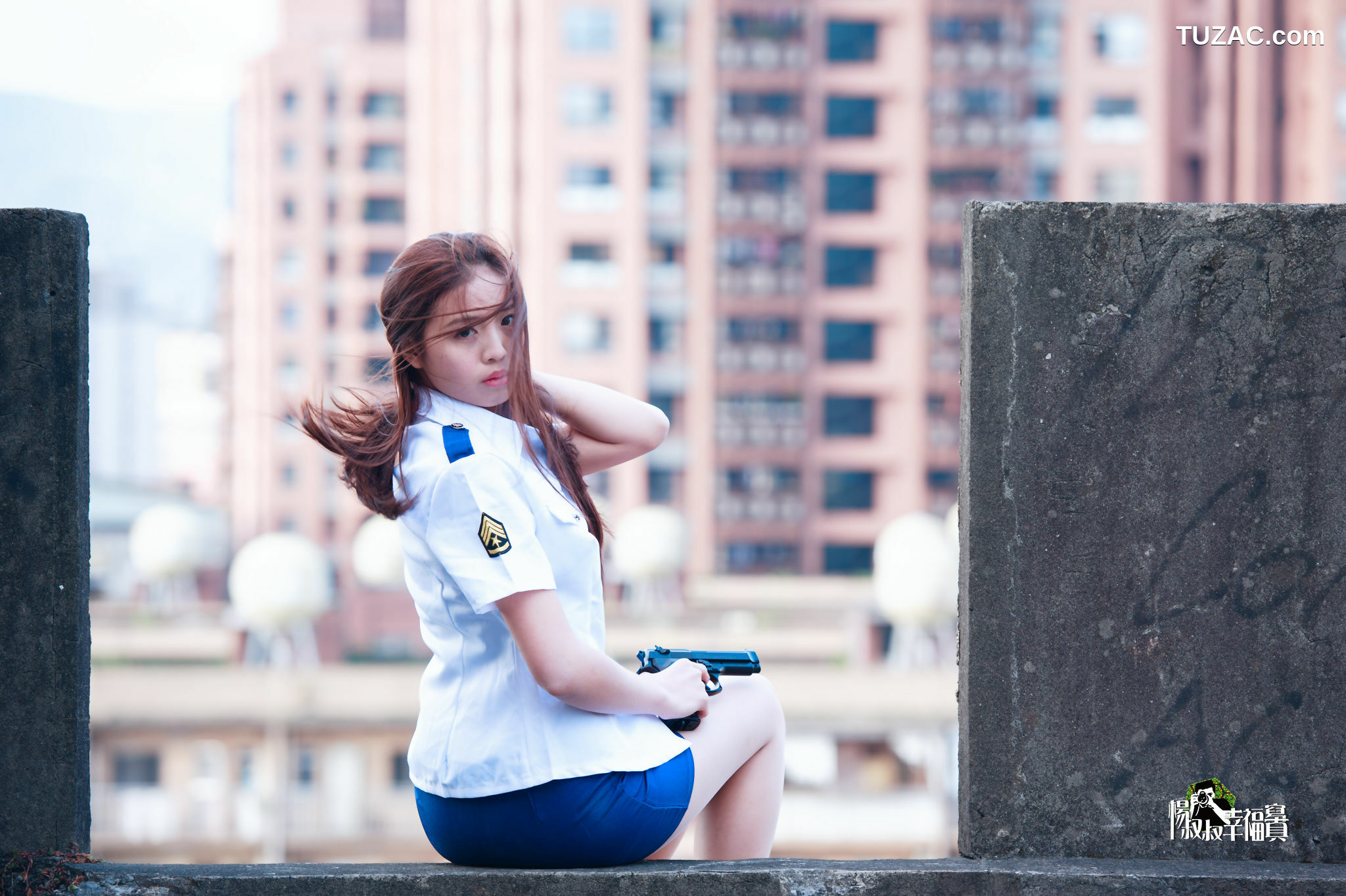 台湾正妹_ Anna《双模女警+女警制服系列》 写真集[61P]