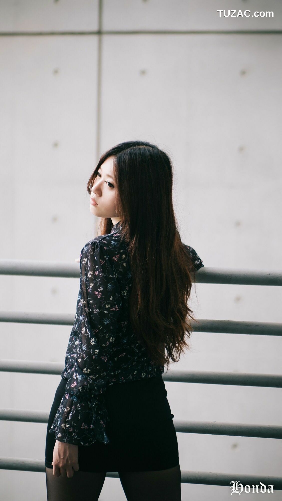 台湾正妹_ Becky OL服装三套 写真集[47P]