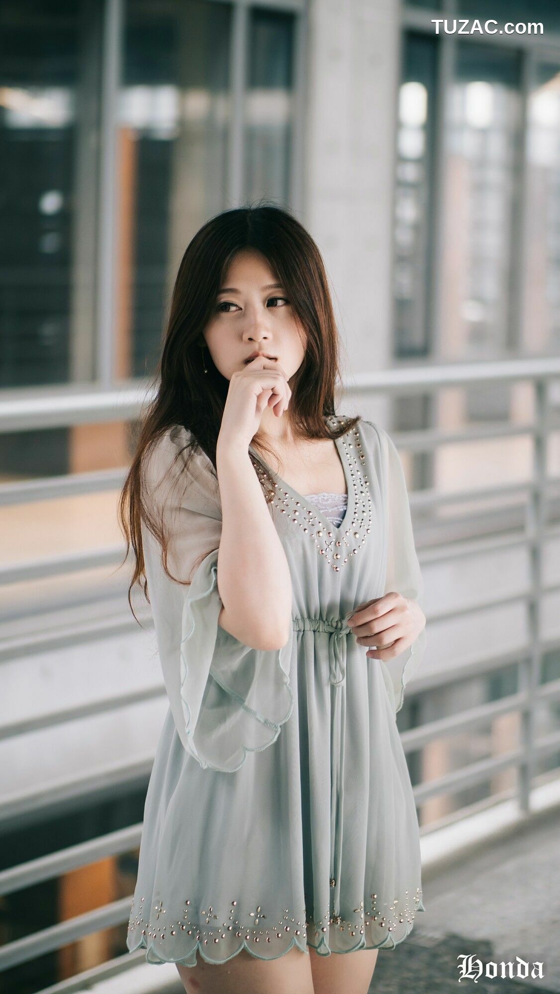 台湾正妹_ Becky OL服装三套 写真集[47P]