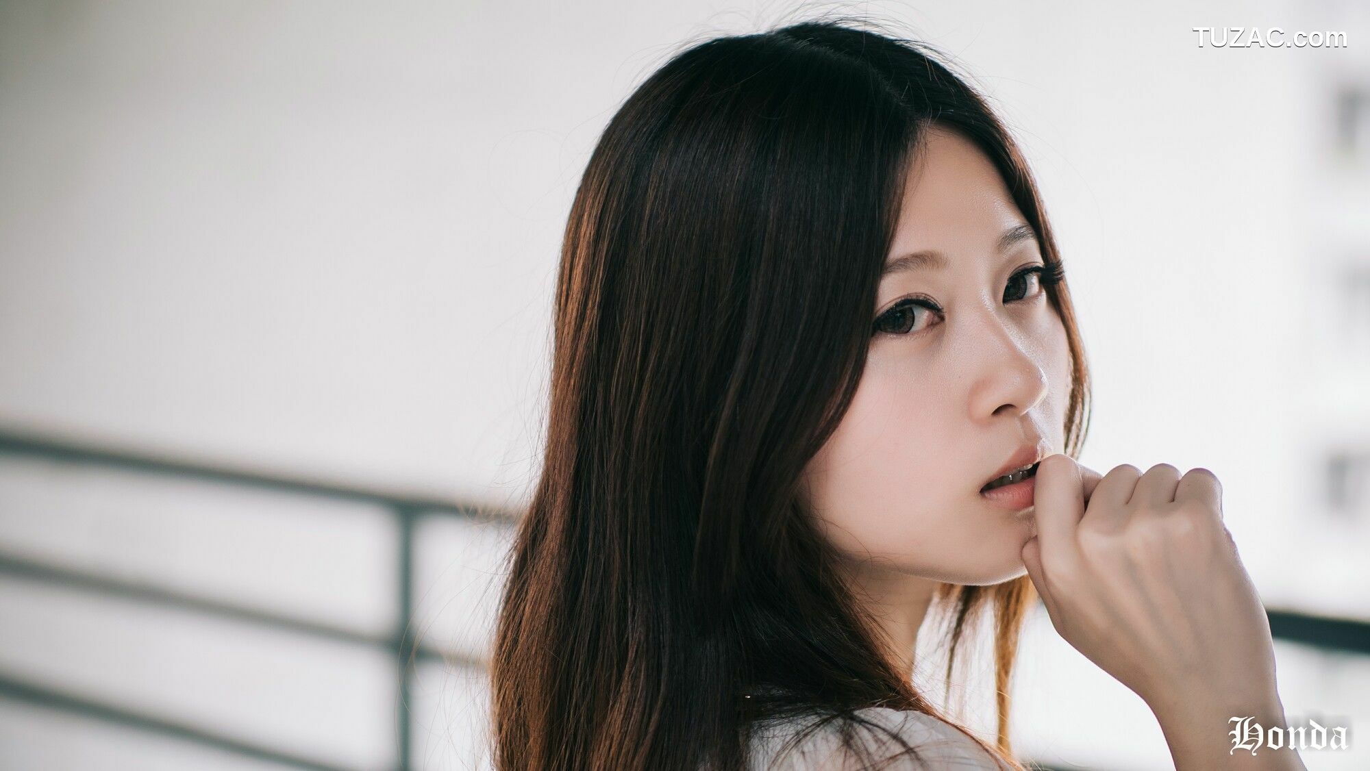 台湾正妹_ Becky OL服装三套 写真集[47P]