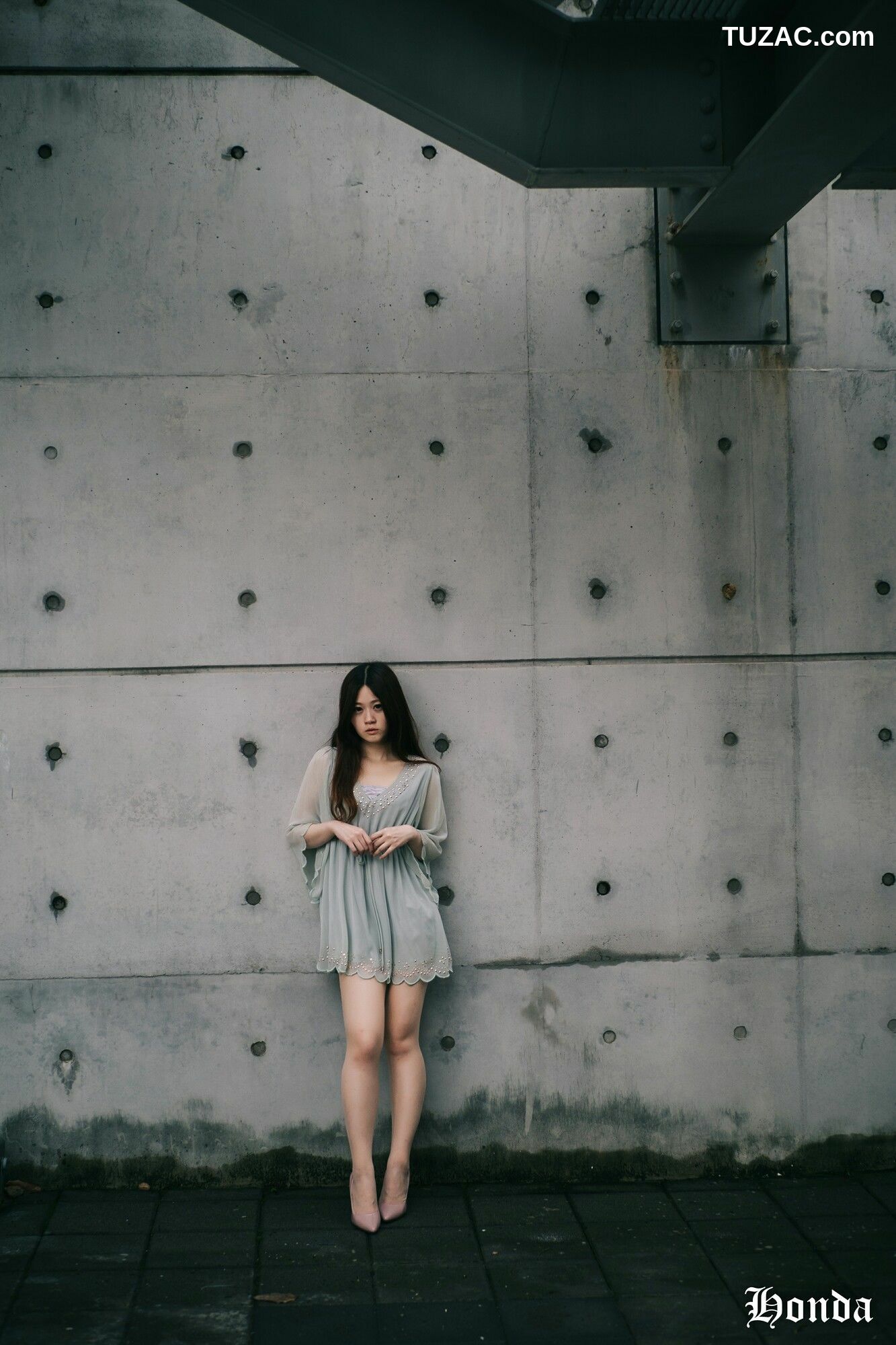 台湾正妹_ Becky OL服装三套 写真集[47P]