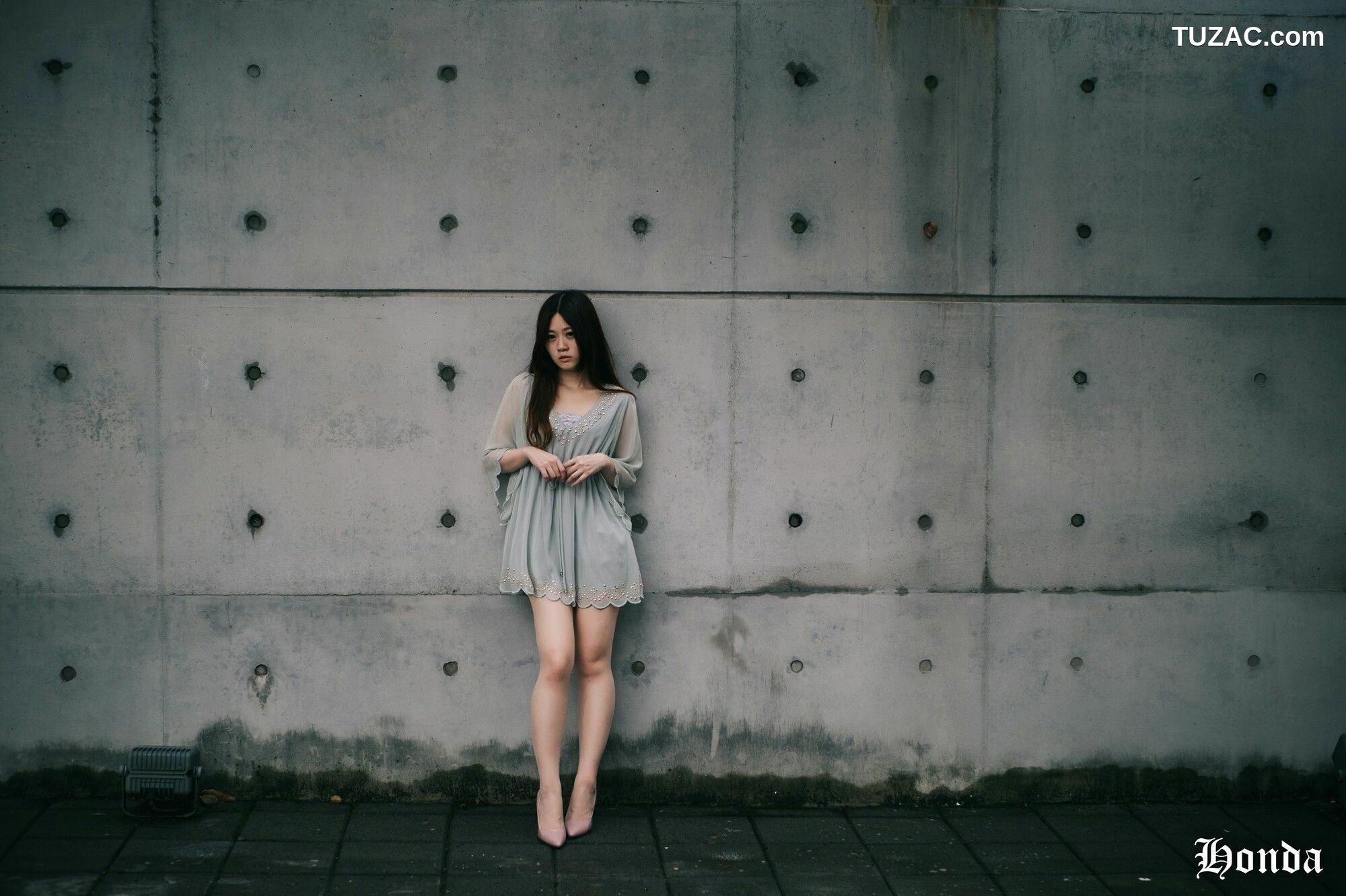 台湾正妹_ Becky OL服装三套 写真集[47P]