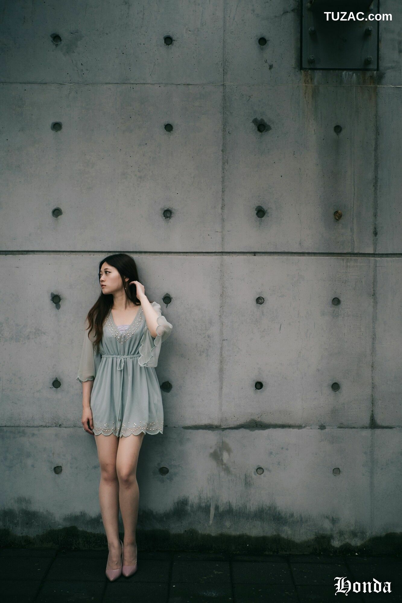 台湾正妹_ Becky OL服装三套 写真集[47P]