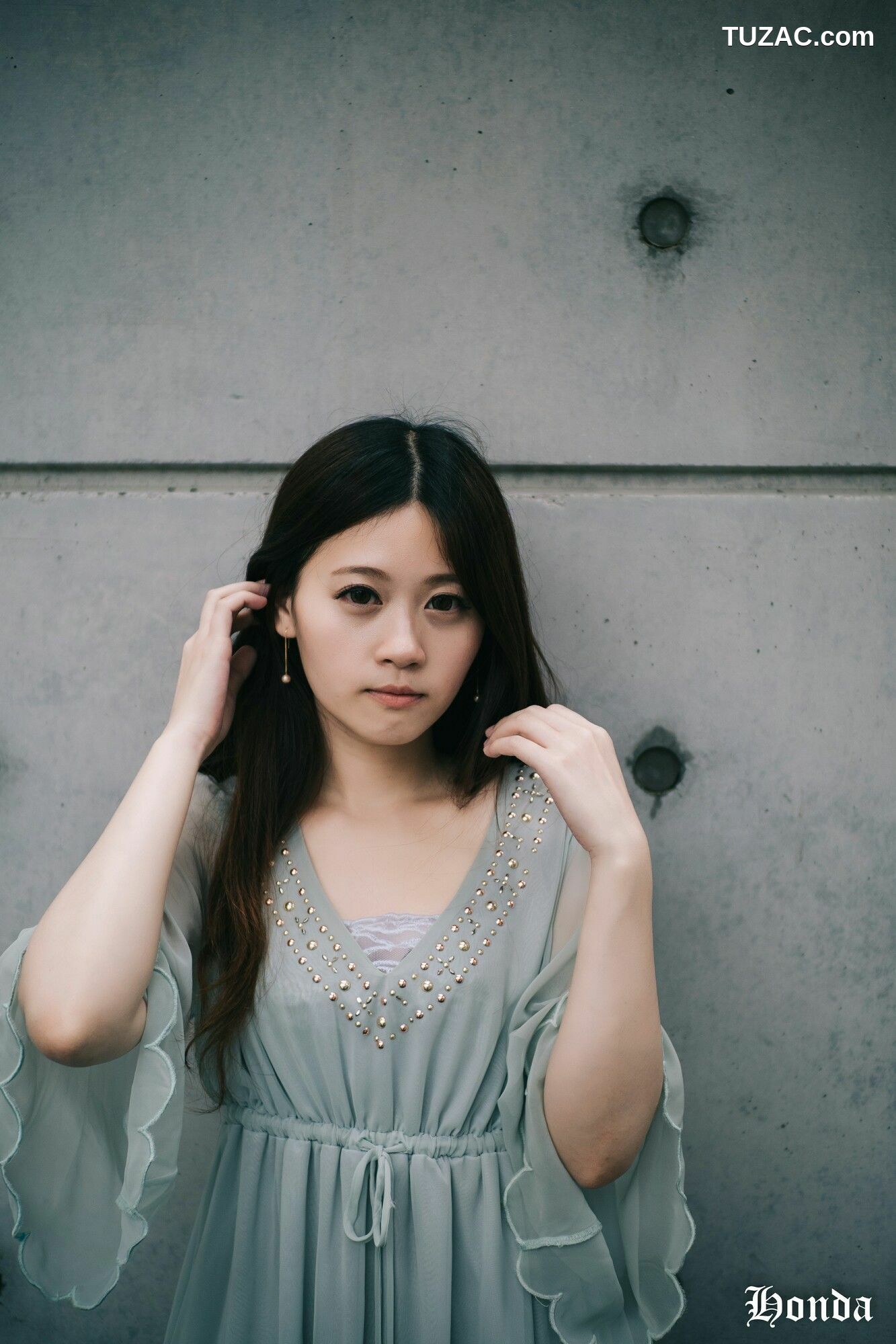 台湾正妹_ Becky OL服装三套 写真集[47P]