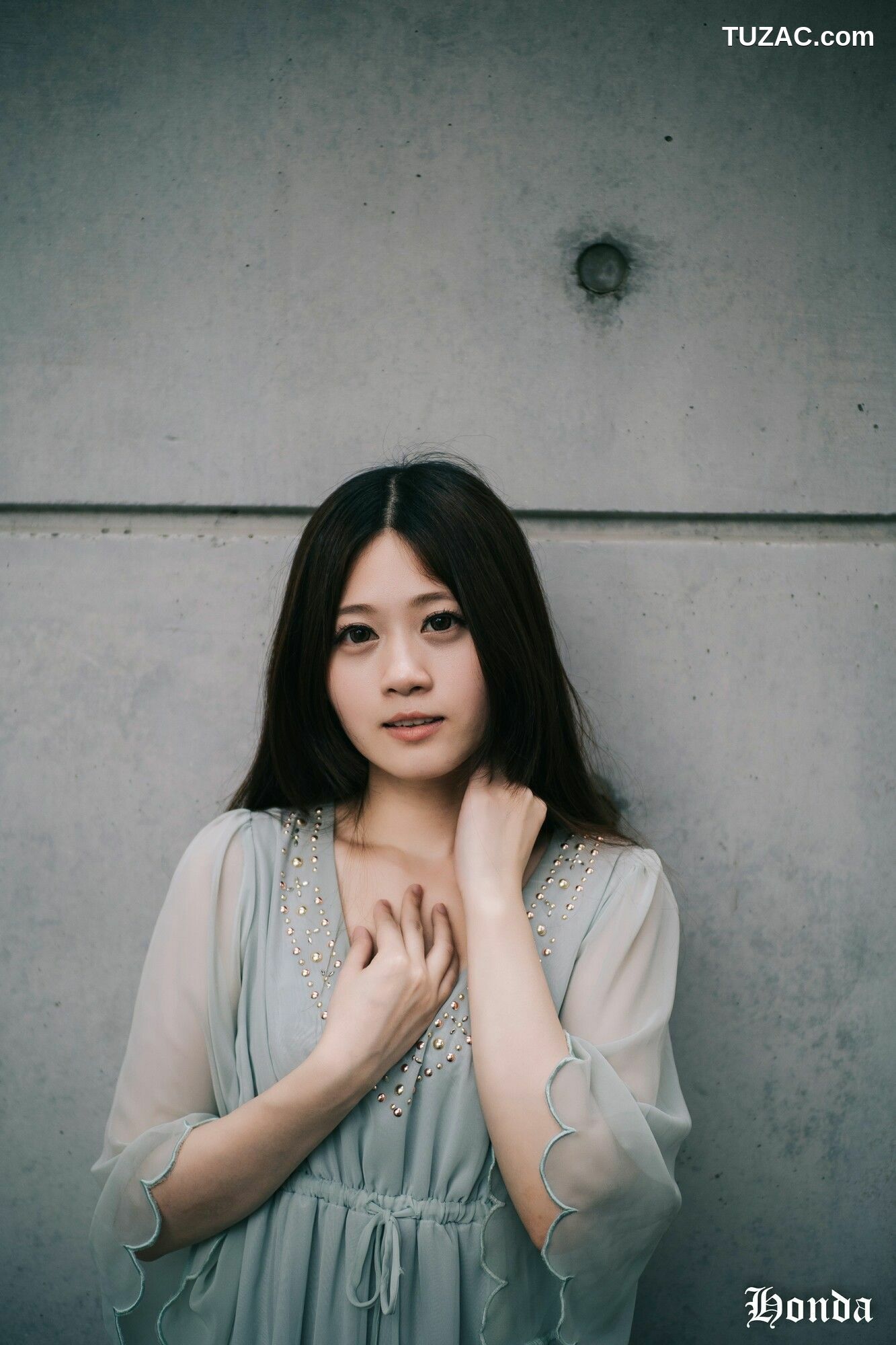 台湾正妹_ Becky OL服装三套 写真集[47P]