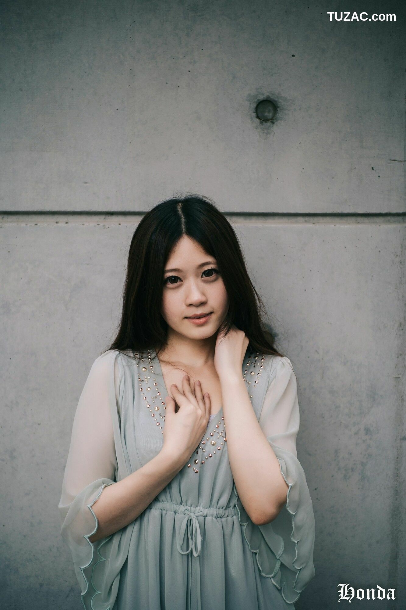 台湾正妹_ Becky OL服装三套 写真集[47P]