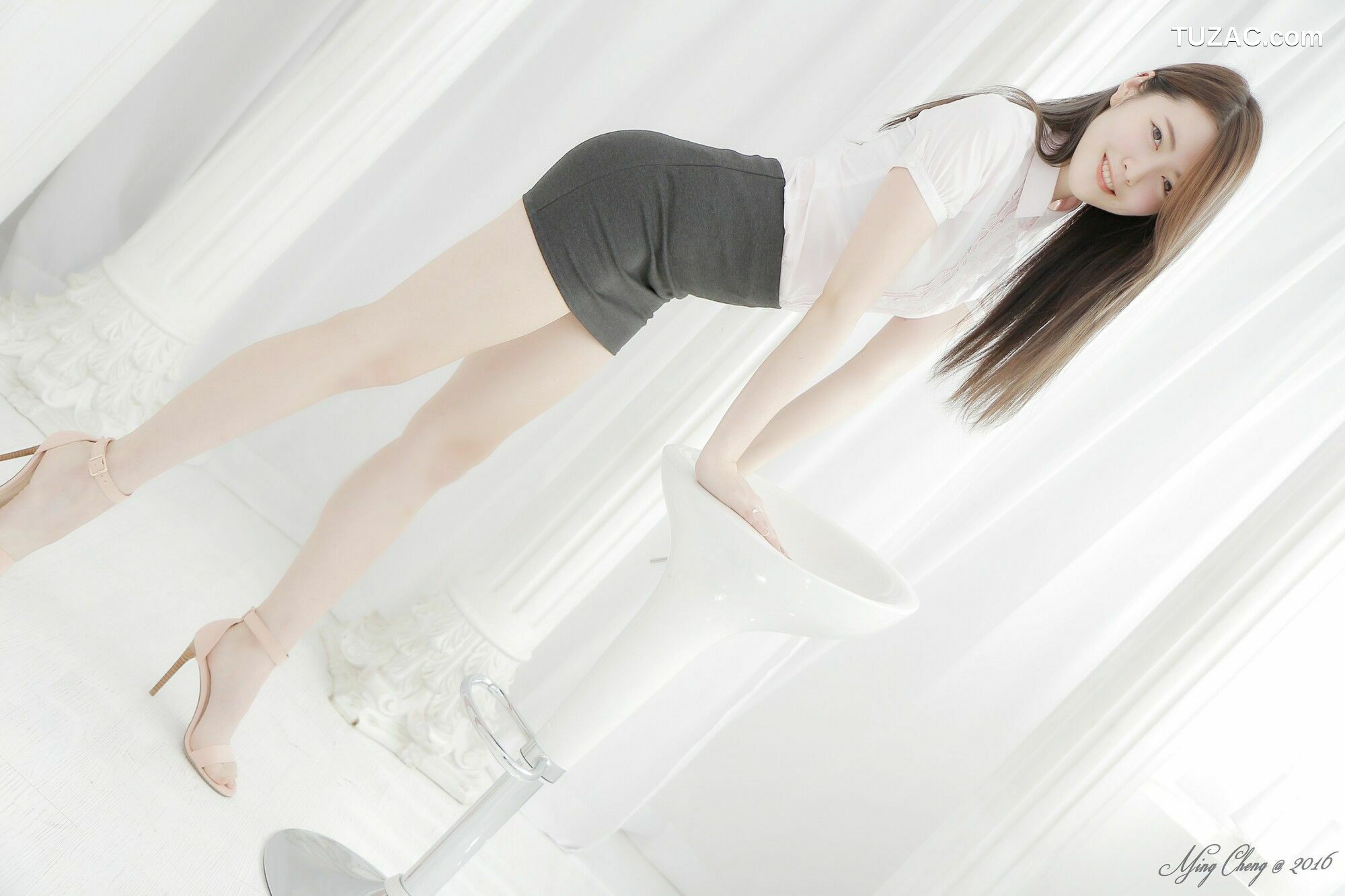台湾正妹_ Brindy薛薛 - 棚拍三套服装 写真集[96P]
