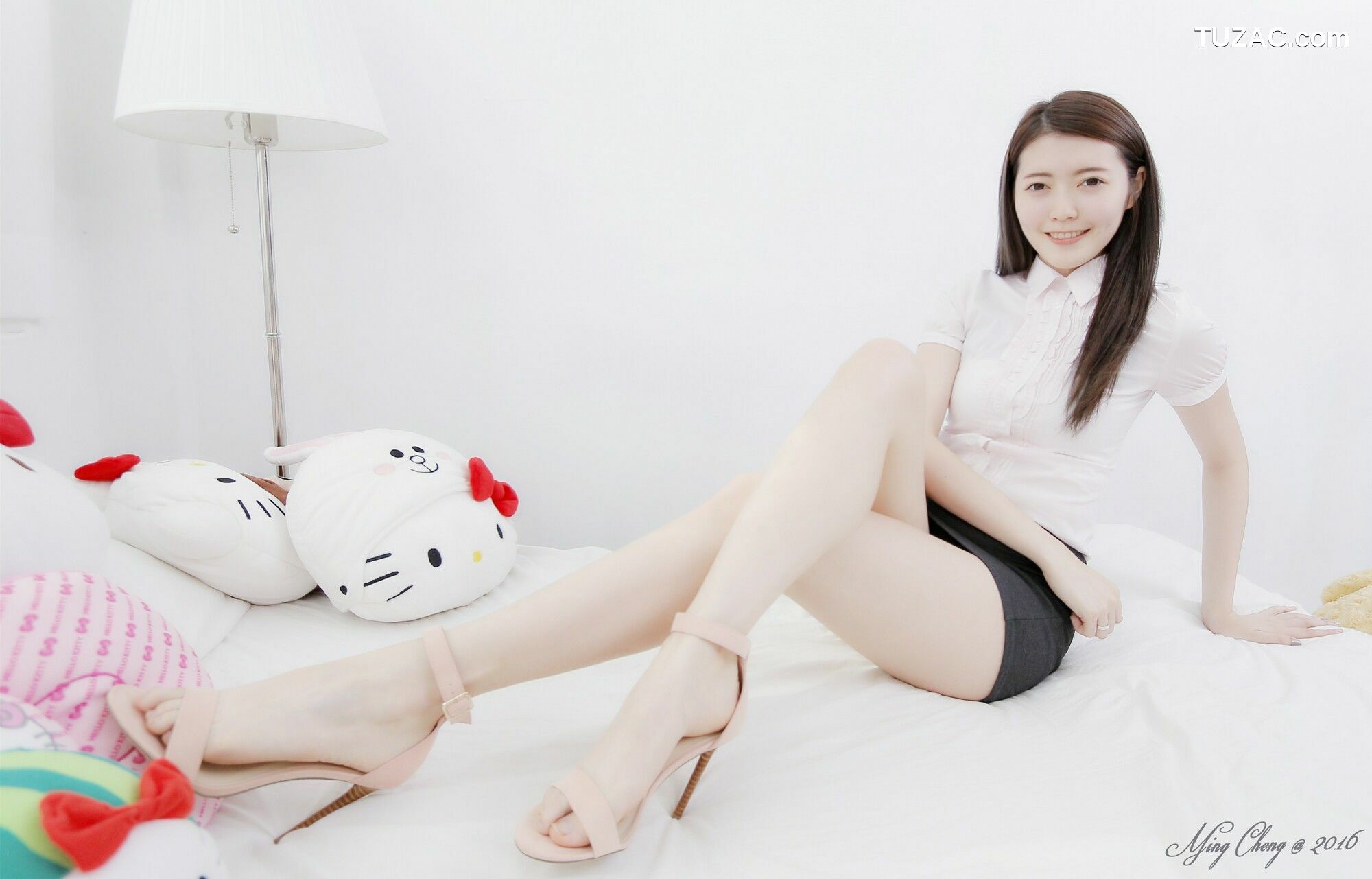 台湾正妹_ Brindy薛薛 - 棚拍三套服装 写真集[96P]