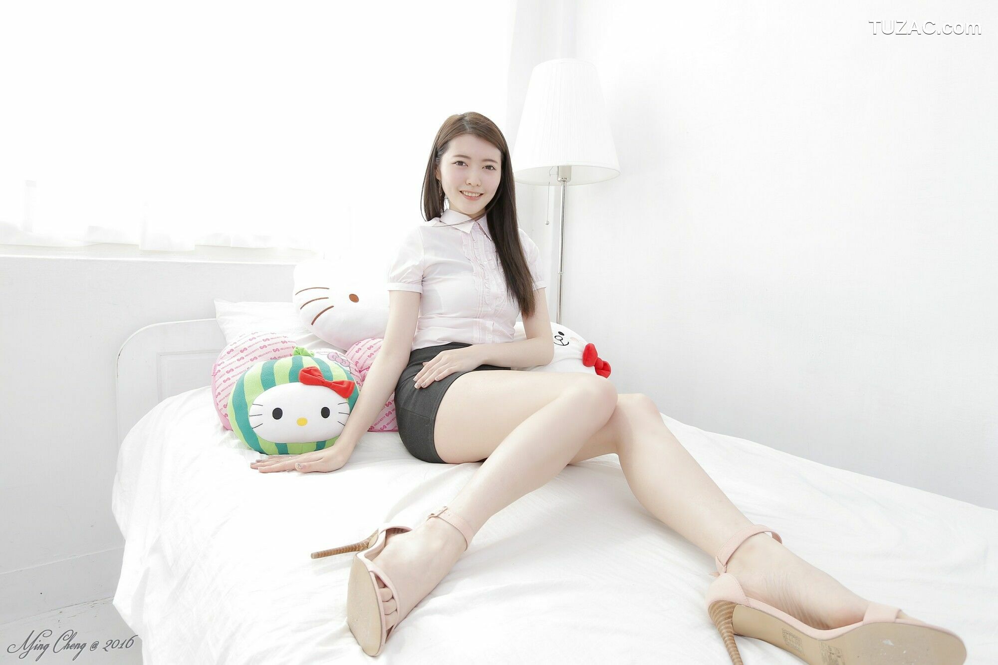 台湾正妹_ Brindy薛薛 - 棚拍三套服装 写真集[96P]