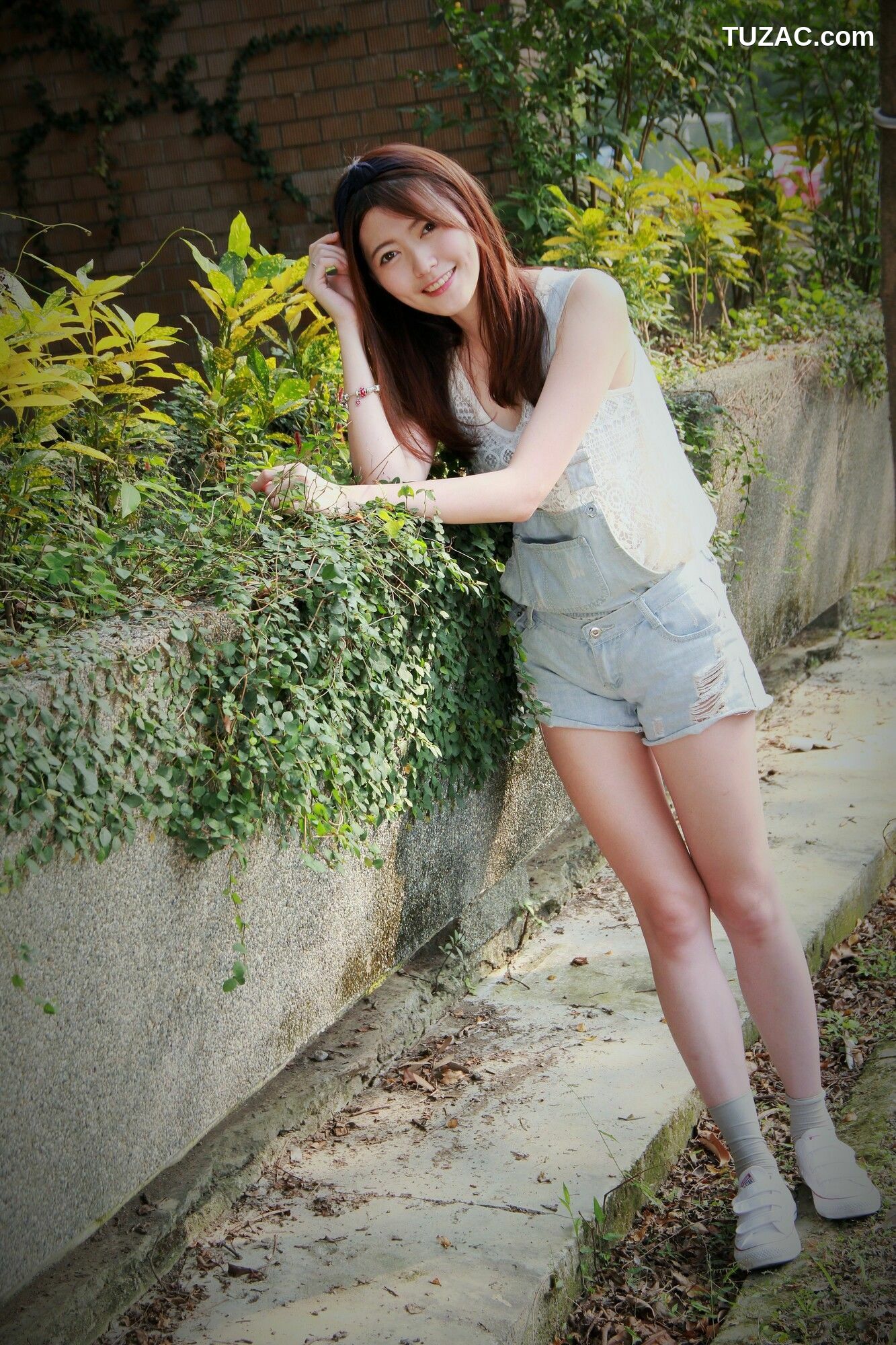 台湾正妹_ Brindy薛薛/黄品瑄《台湾大学外拍》 写真集[53P]