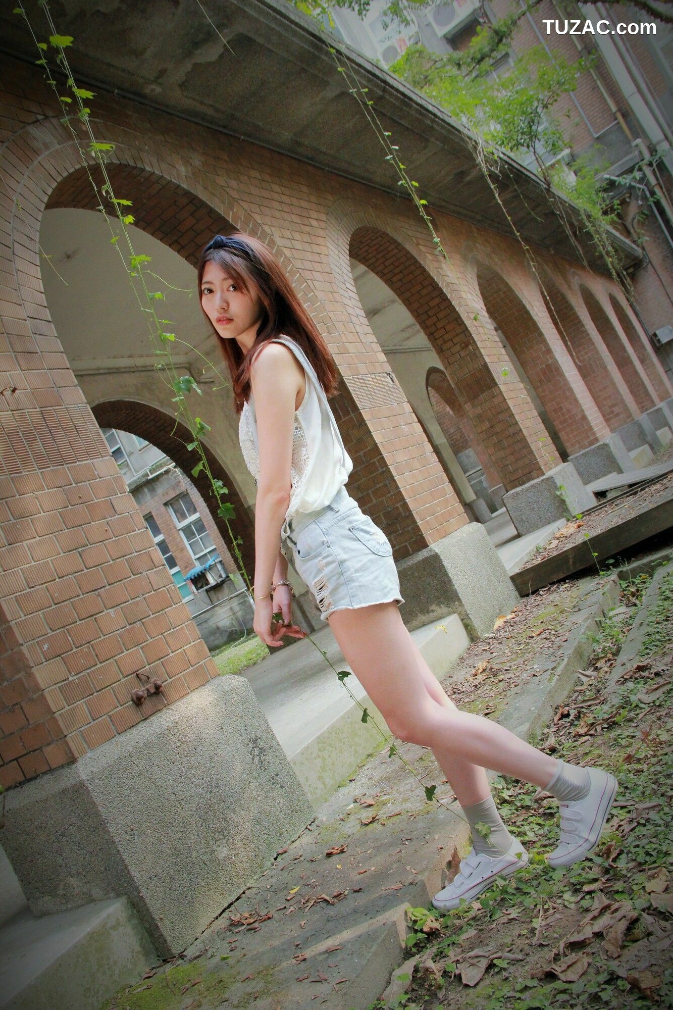 台湾正妹_ Brindy薛薛/黄品瑄《台湾大学外拍》 写真集[53P]