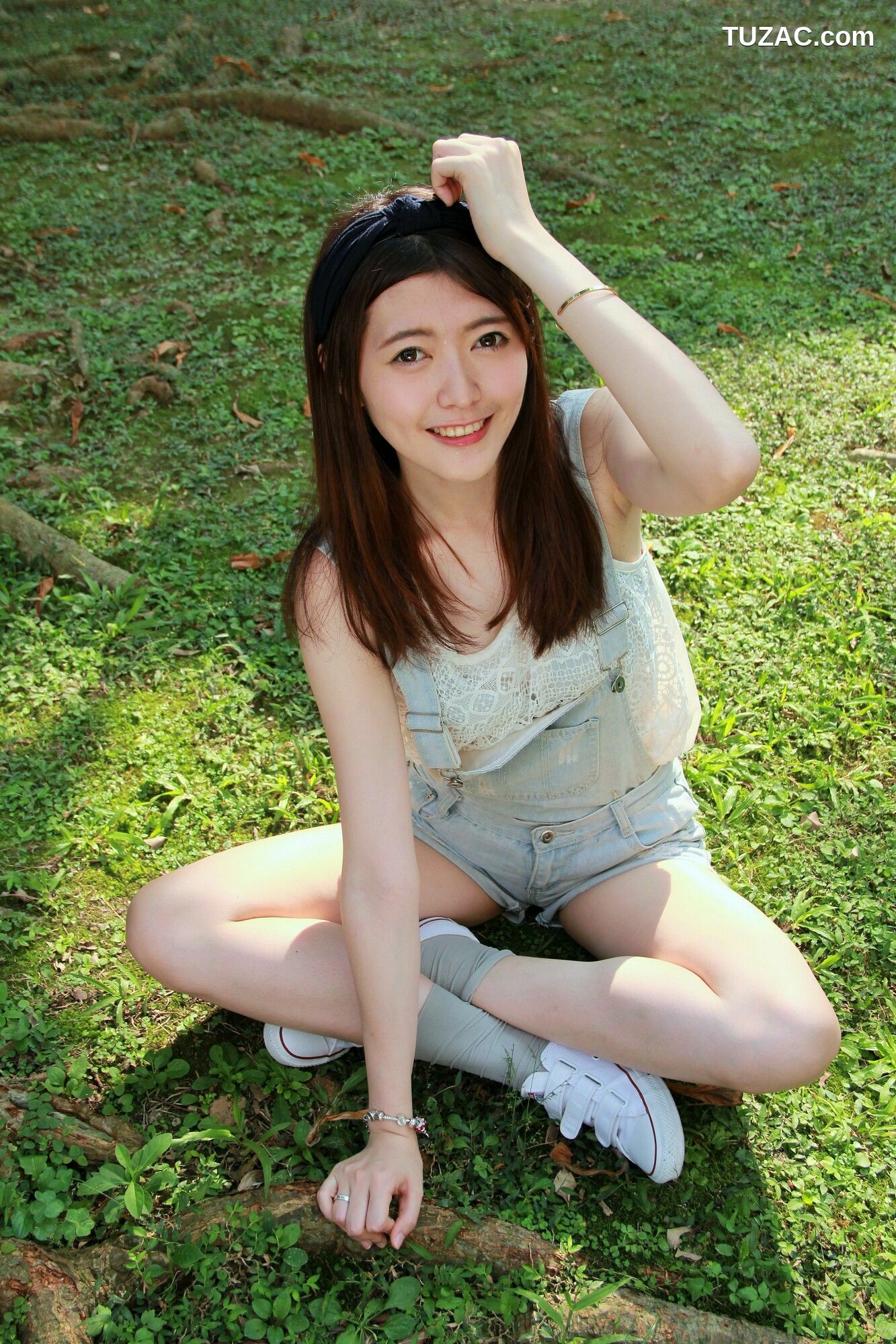 台湾正妹_ Brindy薛薛/黄品瑄《台湾大学外拍》 写真集[53P]