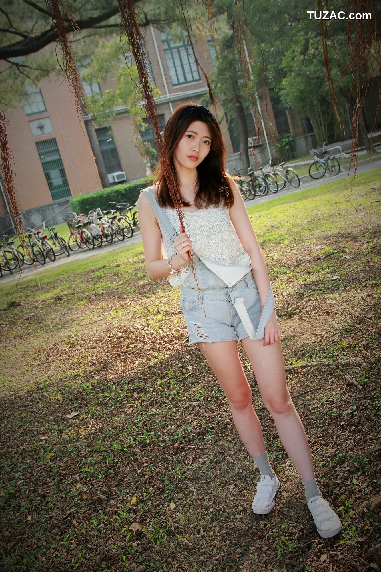 台湾正妹_ Brindy薛薛/黄品瑄《台湾大学外拍》 写真集[53P]