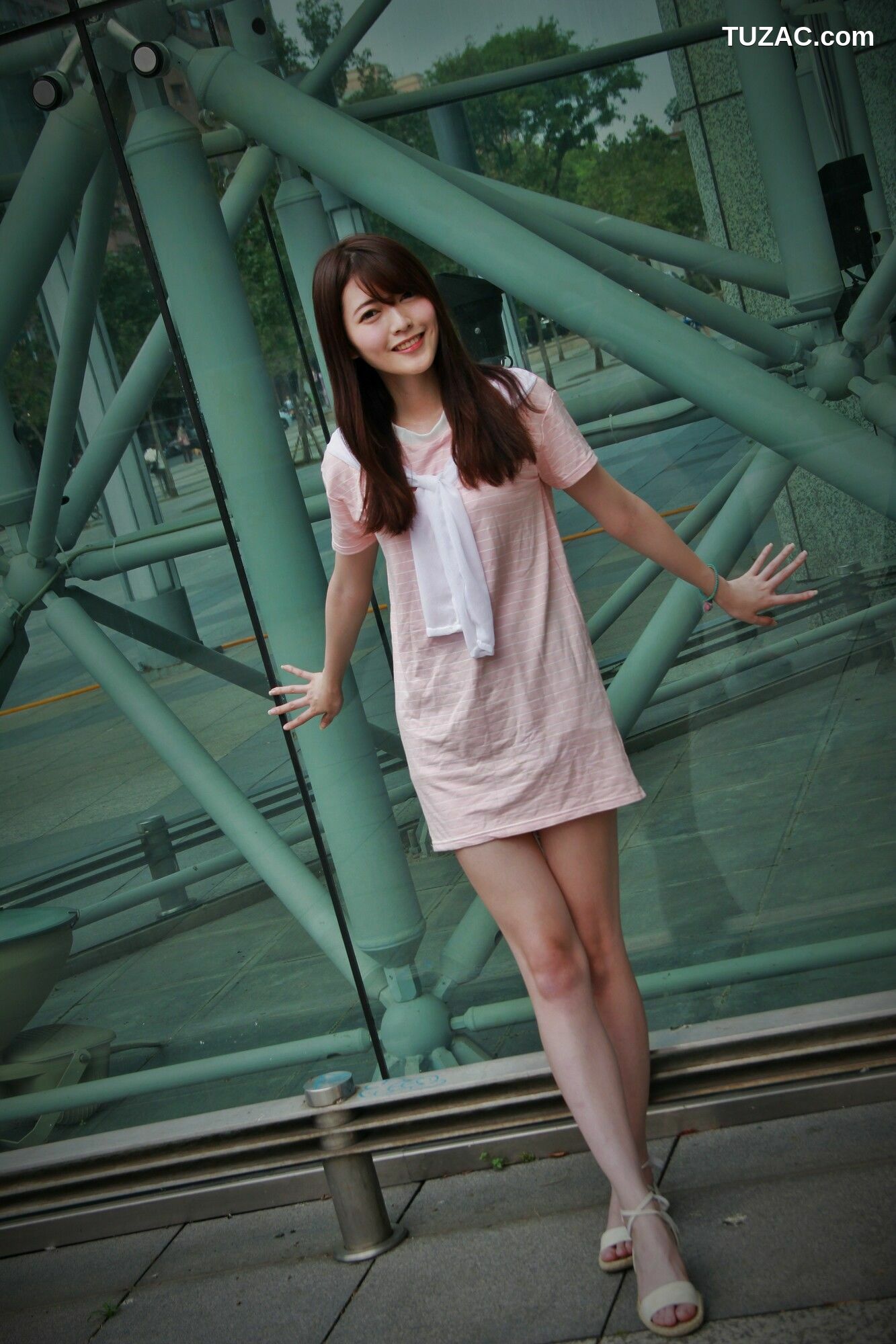 台湾正妹_ Brindy薛薛《國圖外拍》 写真集[88P]