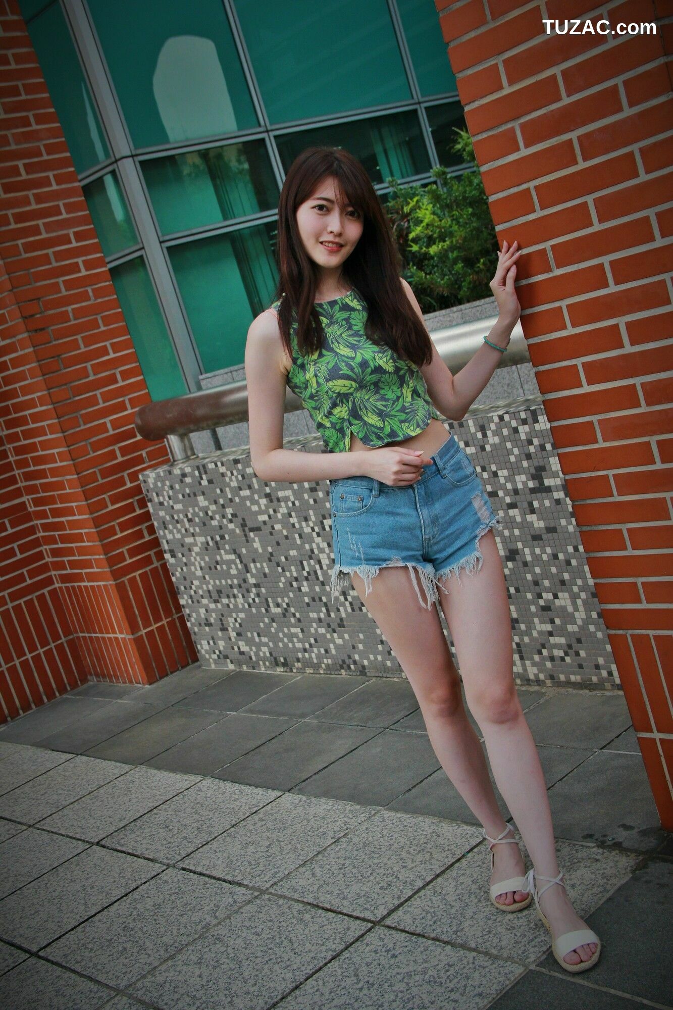 台湾正妹_ Brindy薛薛《國圖外拍》 写真集[88P]