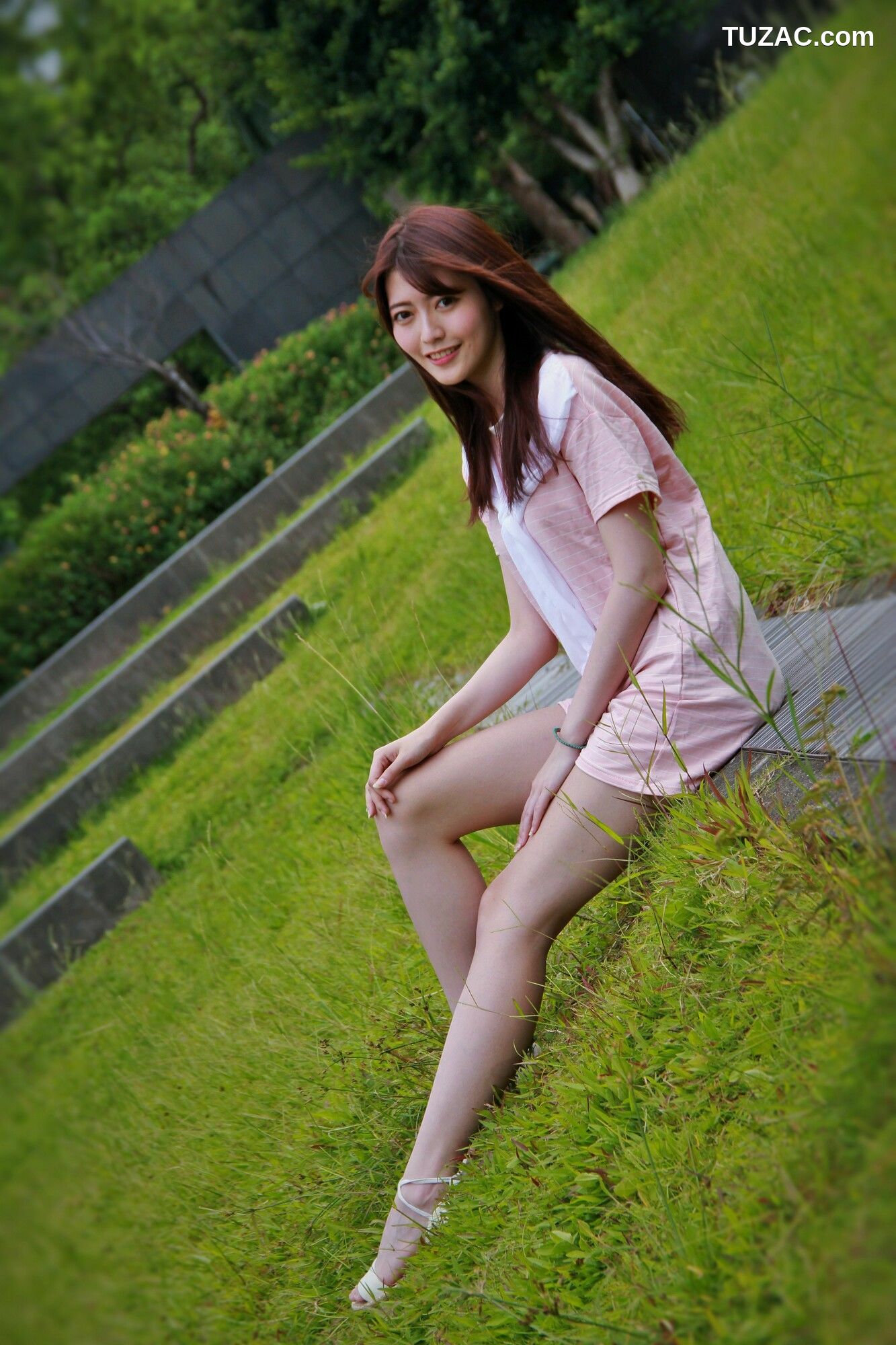 台湾正妹_ Brindy薛薛《國圖外拍》 写真集[88P]