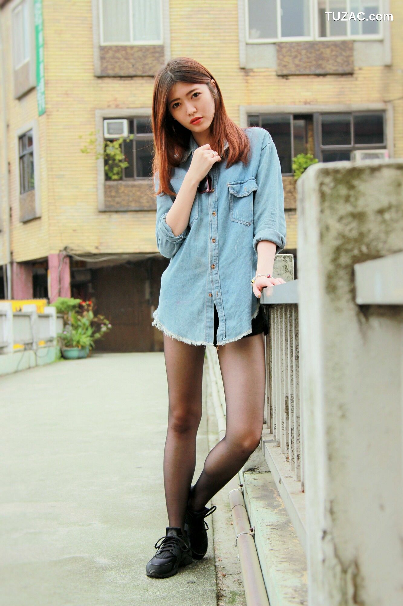 台湾正妹_ Brindy薛薛《龍山寺+圣诞夜拍》 写真集[47P]