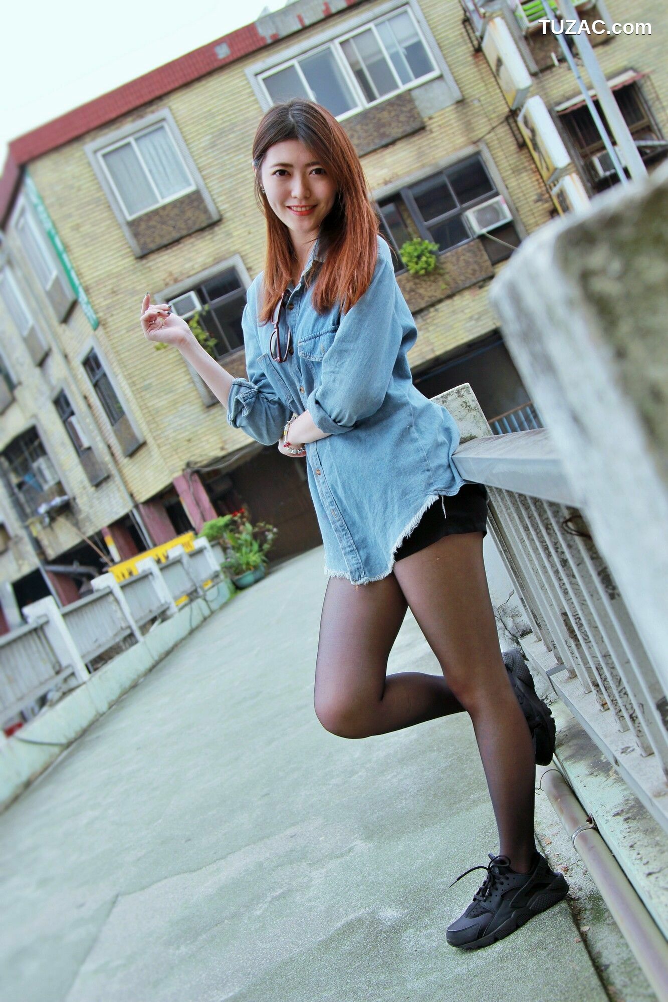 台湾正妹_ Brindy薛薛《龍山寺+圣诞夜拍》 写真集[47P]