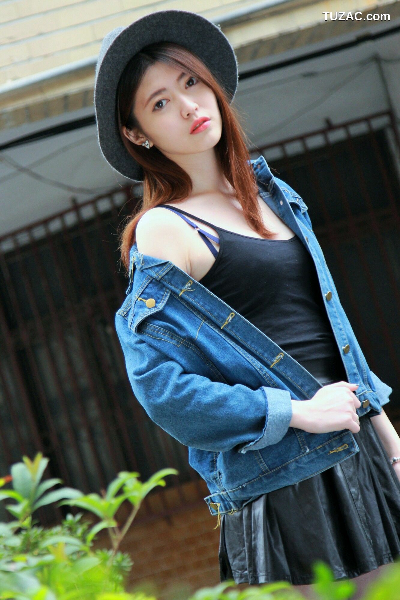 台湾正妹_ Brindy薛薛《龍山寺+圣诞夜拍》 写真集[47P]