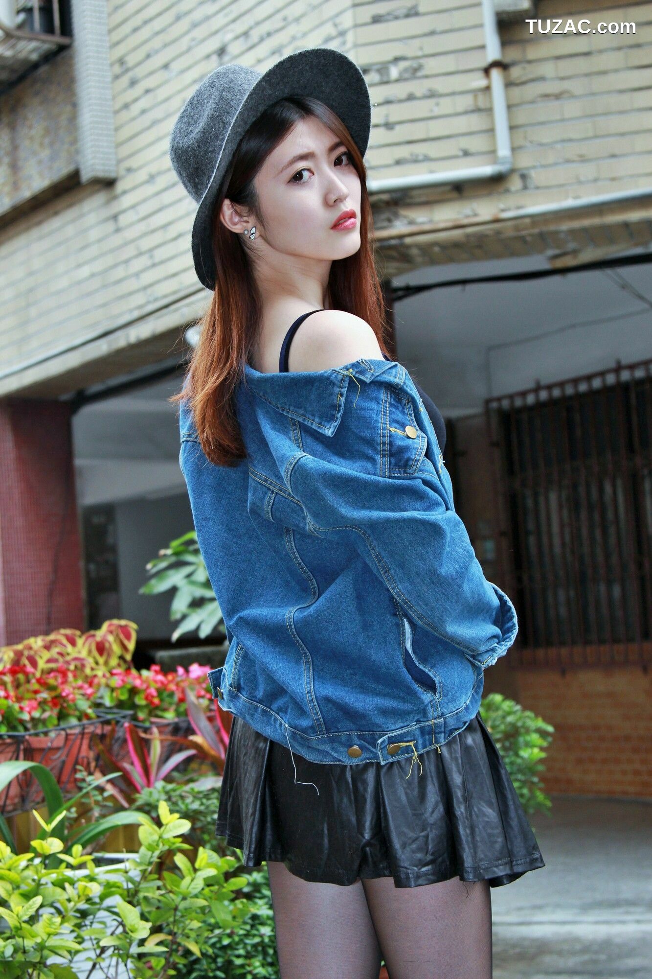 台湾正妹_ Brindy薛薛《龍山寺+圣诞夜拍》 写真集[47P]