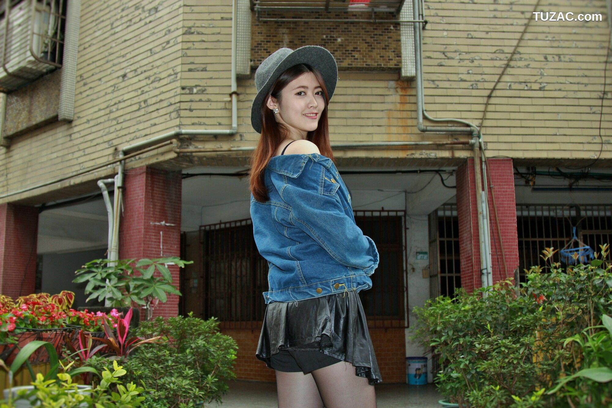 台湾正妹_ Brindy薛薛《龍山寺+圣诞夜拍》 写真集[47P]