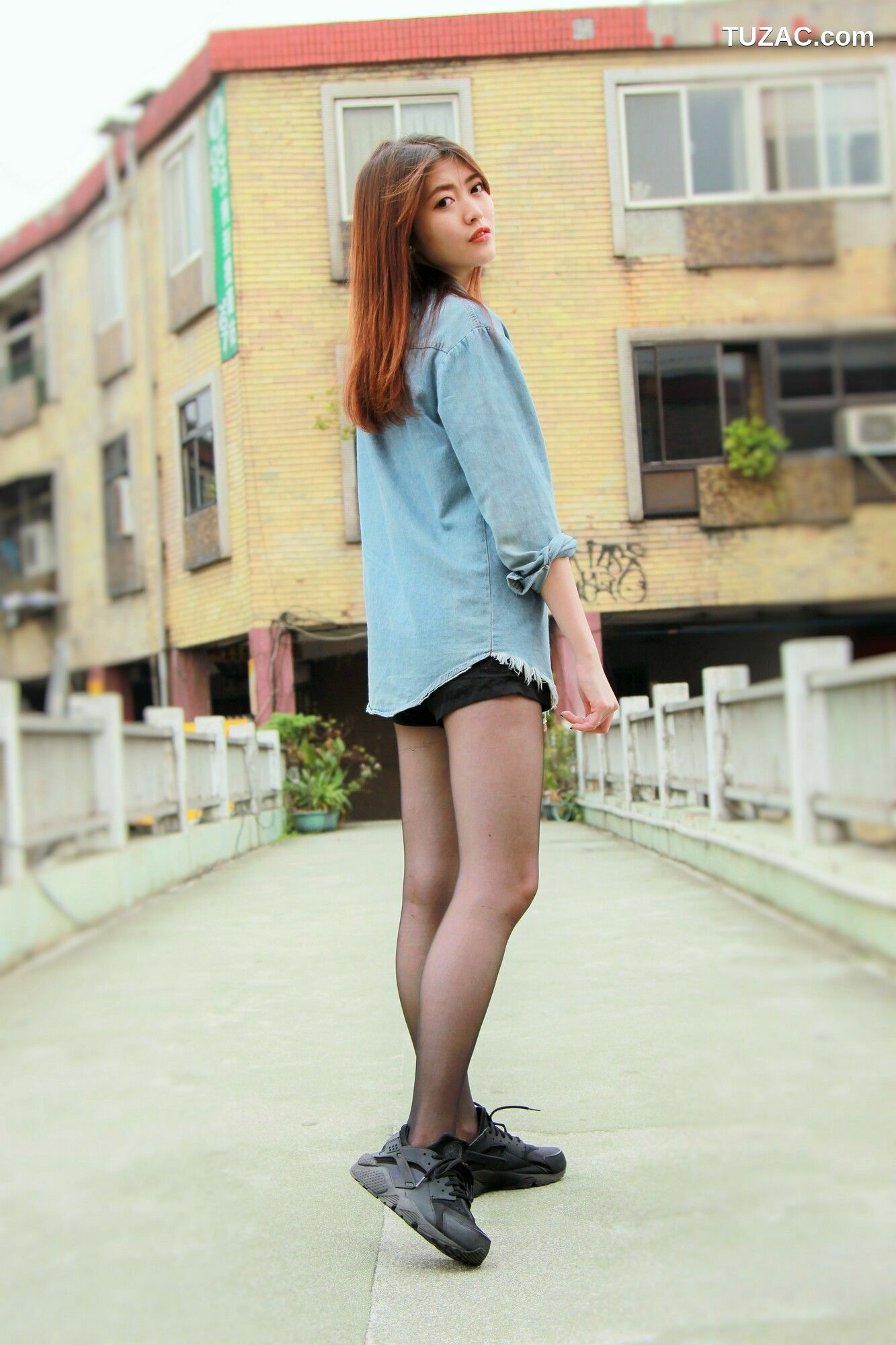 台湾正妹_ Brindy薛薛《龍山寺+圣诞夜拍》 写真集[47P]