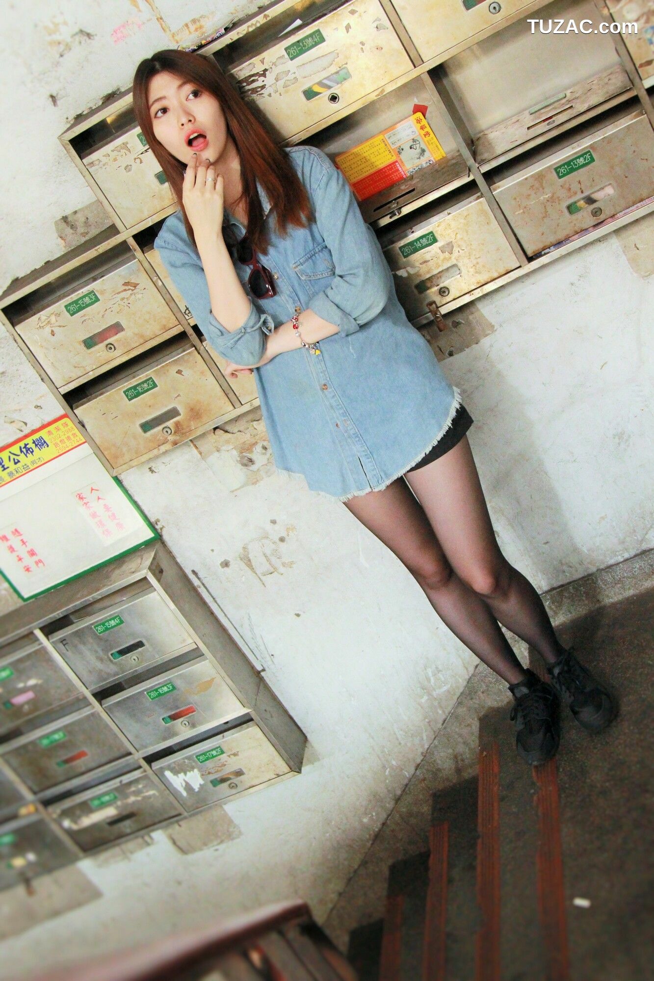 台湾正妹_ Brindy薛薛《龍山寺+圣诞夜拍》 写真集[47P]