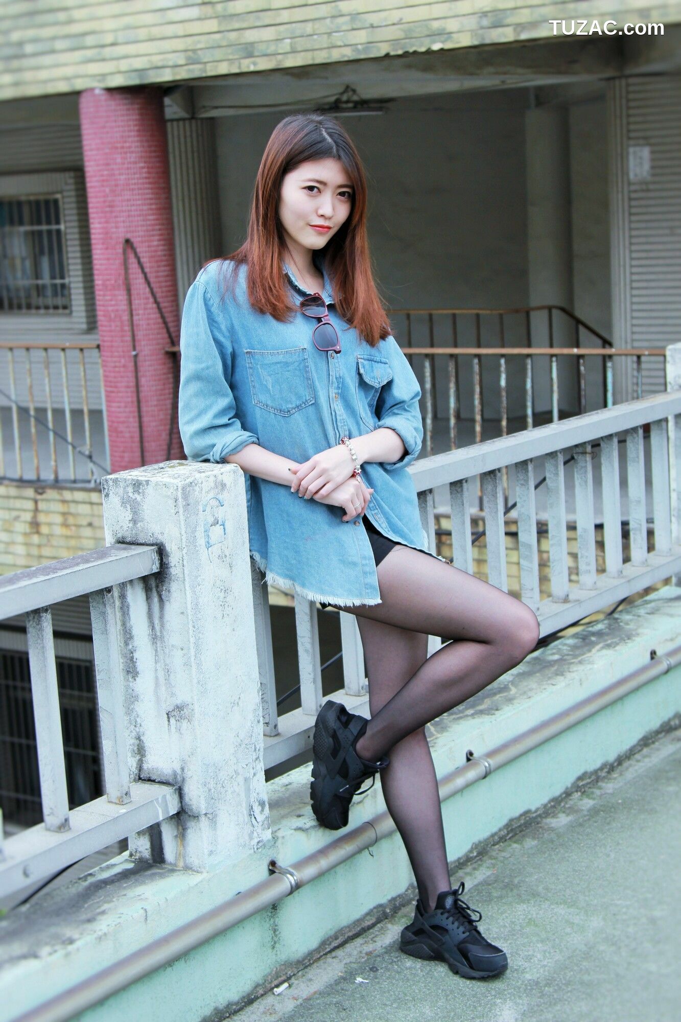 台湾正妹_ Brindy薛薛《龍山寺+圣诞夜拍》 写真集[47P]