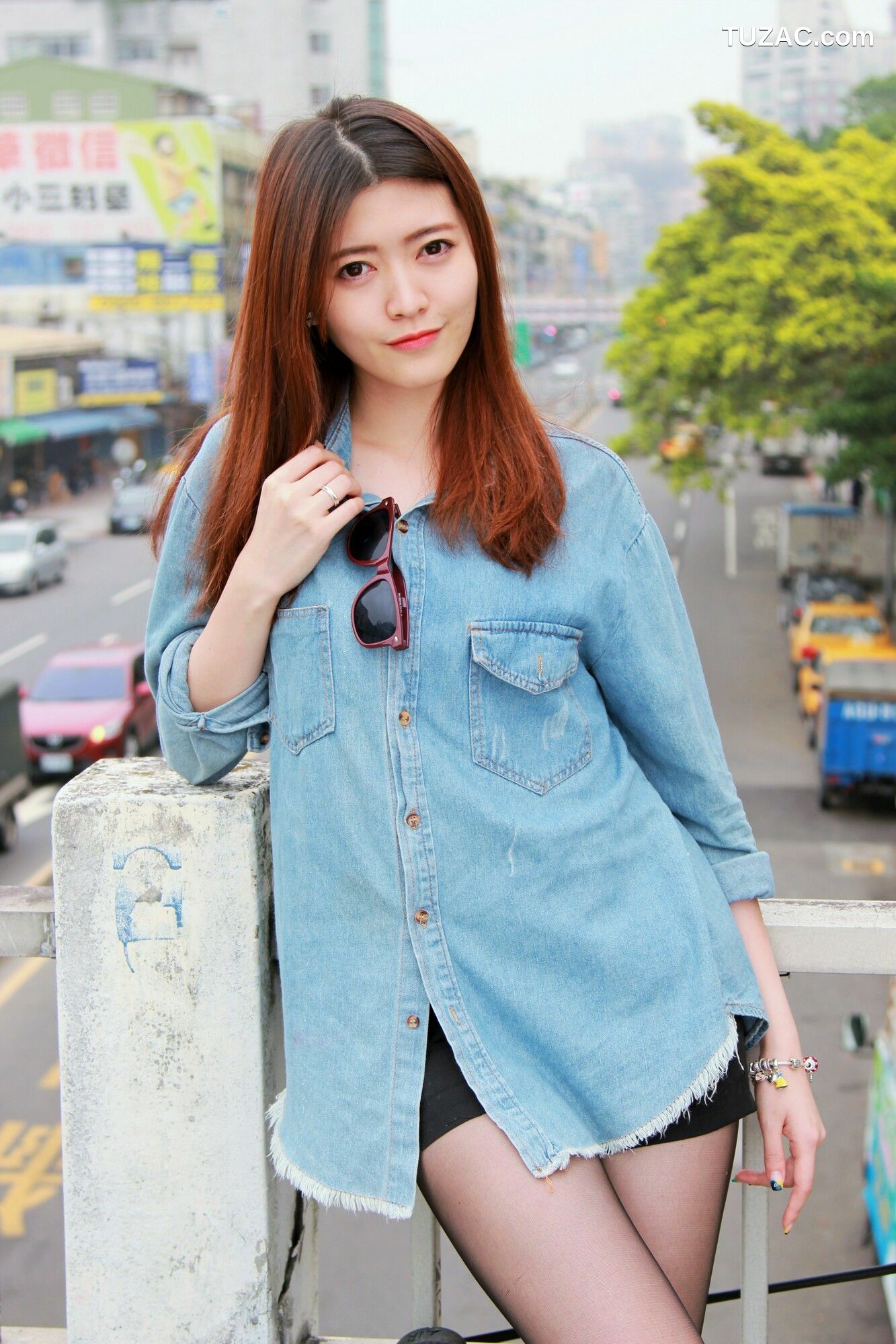 台湾正妹_ Brindy薛薛《龍山寺+圣诞夜拍》 写真集[47P]