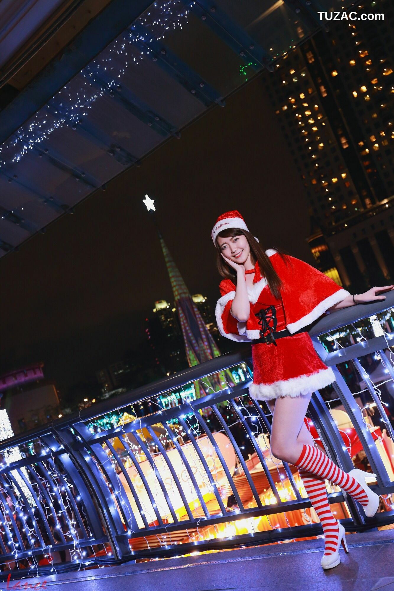 台湾正妹_ Brindy薛薛《龍山寺+圣诞夜拍》 写真集[47P]