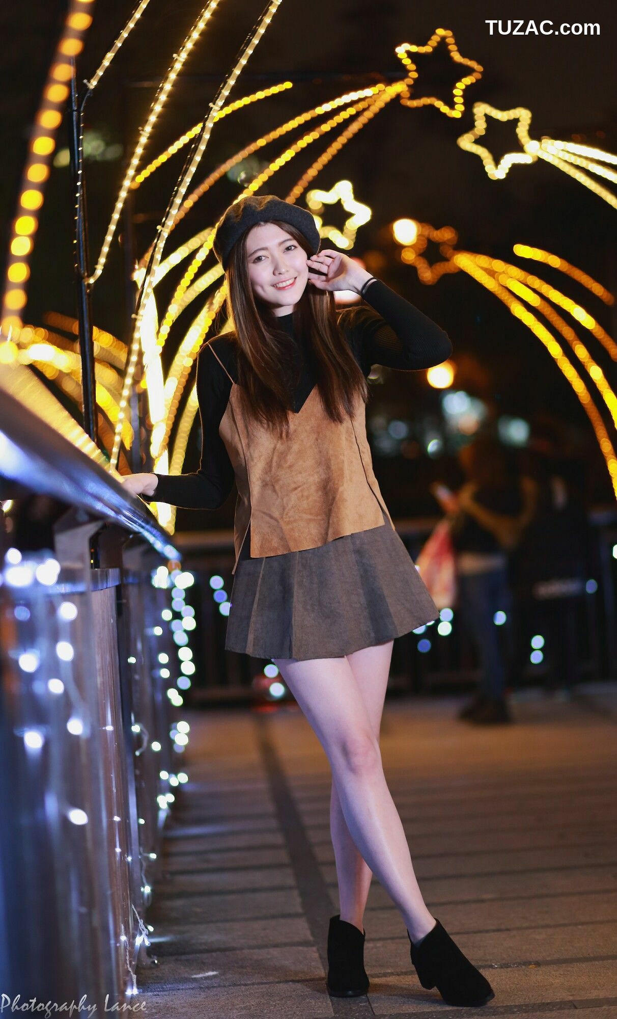 台湾正妹_ Brindy薛薛《龍山寺+圣诞夜拍》 写真集[47P]