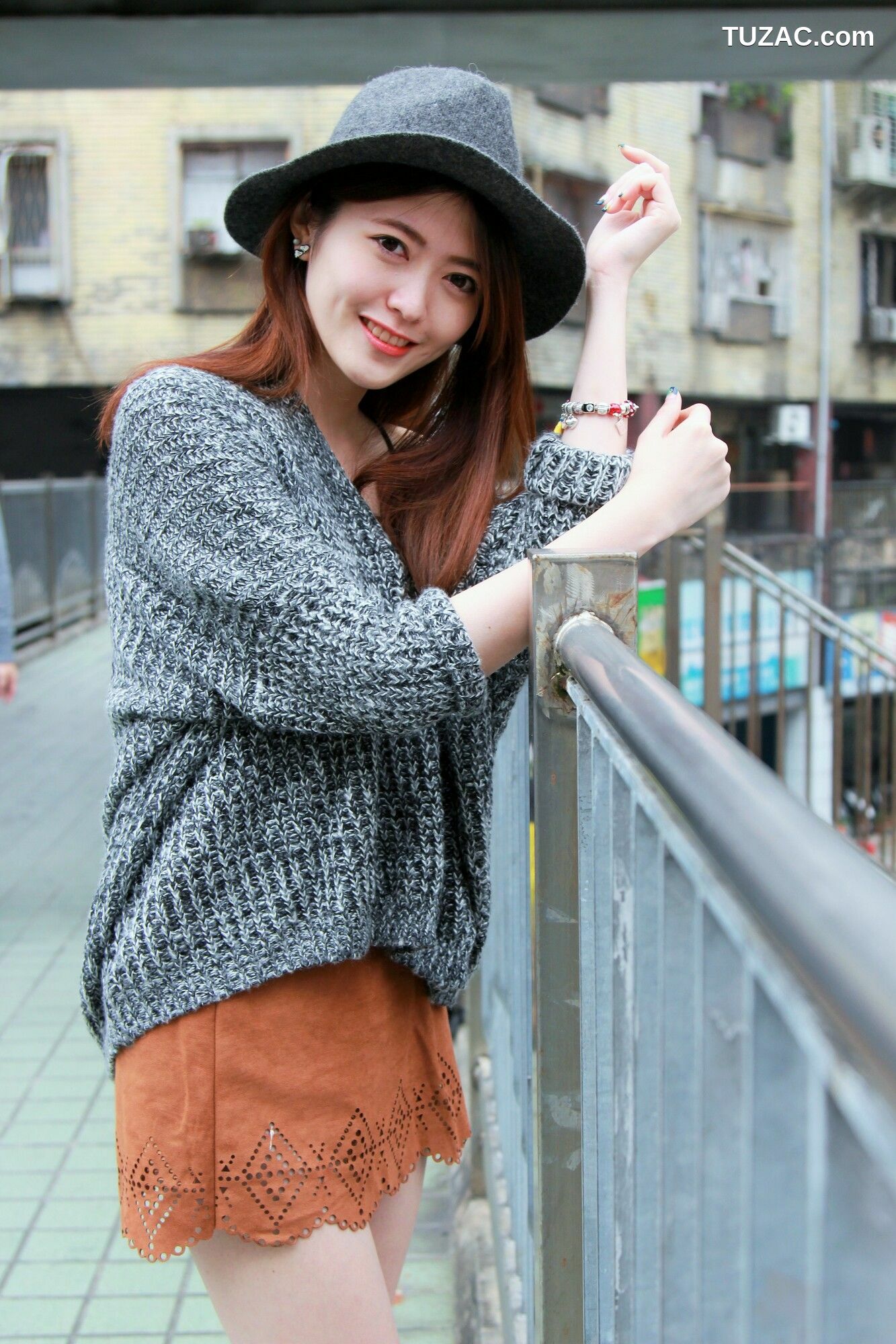 台湾正妹_ Brindy薛薛《龍山寺+圣诞夜拍》 写真集[47P]