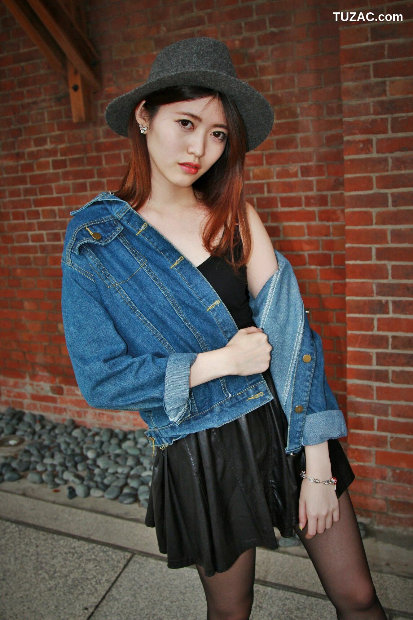 台湾正妹_ Brindy薛薛《龍山寺+圣诞夜拍》 写真集[47P]