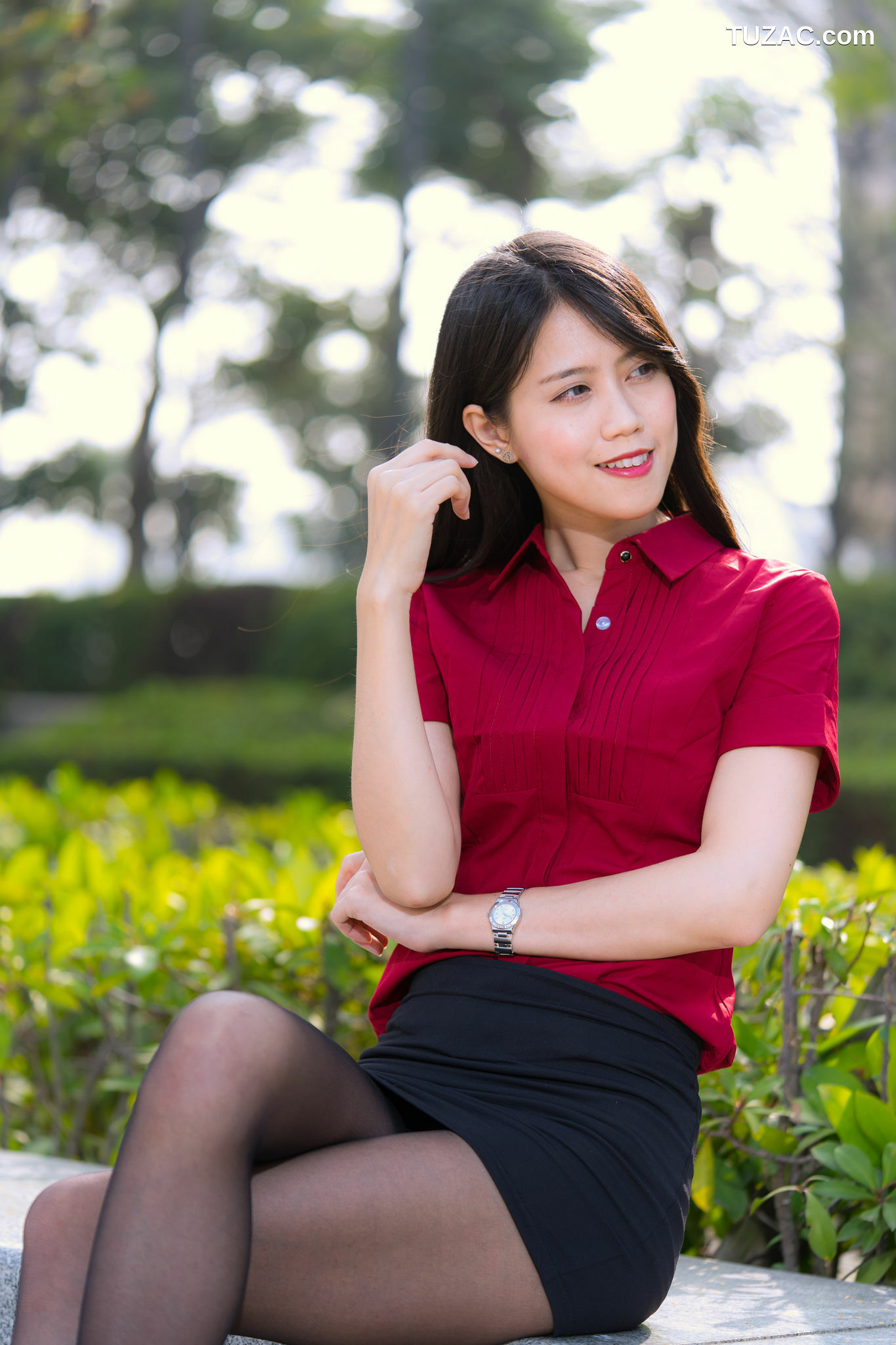 台湾正妹_ Candy宝儿《夢時代黑丝街拍》 写真集[90P]