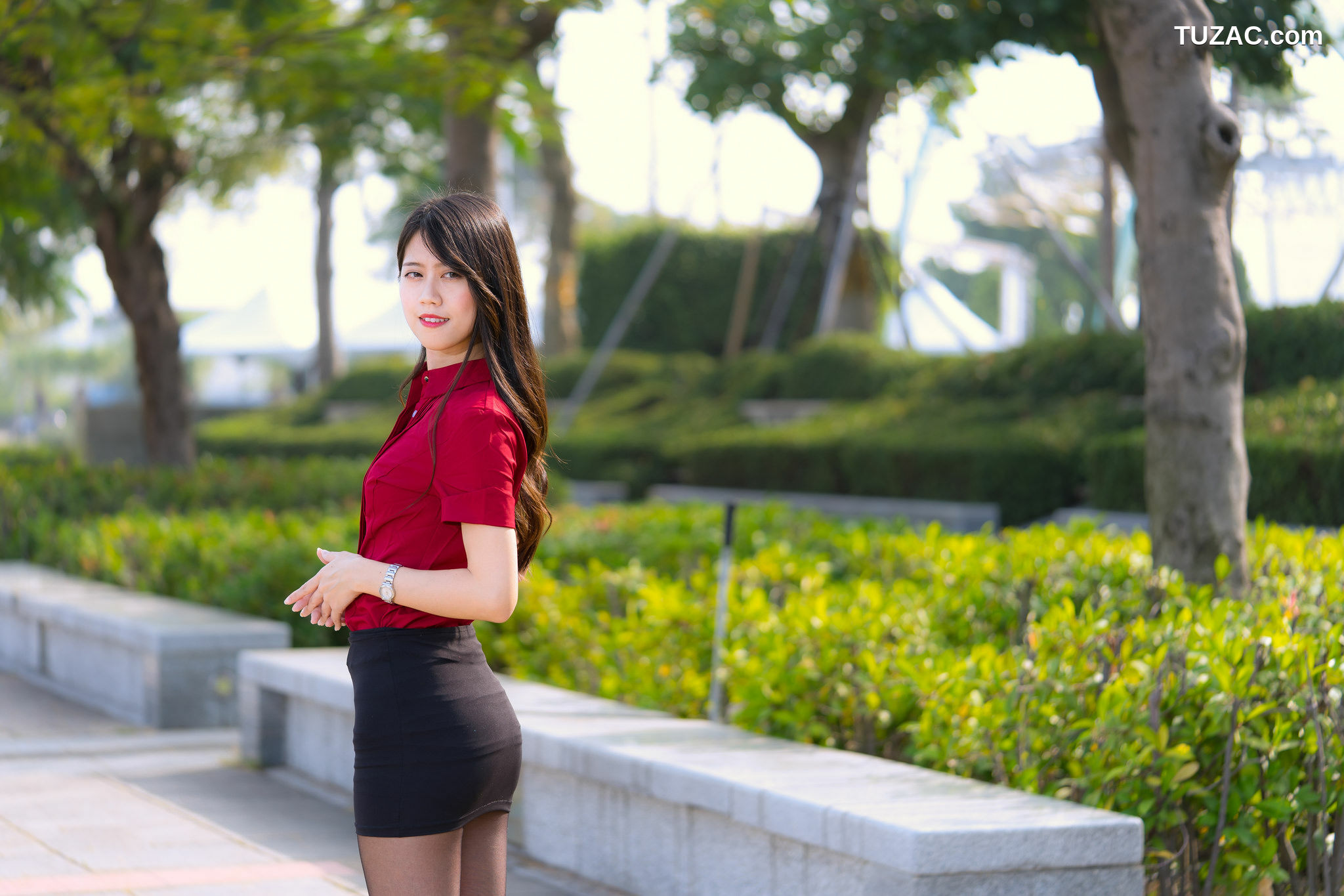 台湾正妹_ Candy宝儿《夢時代黑丝街拍》 写真集[90P]