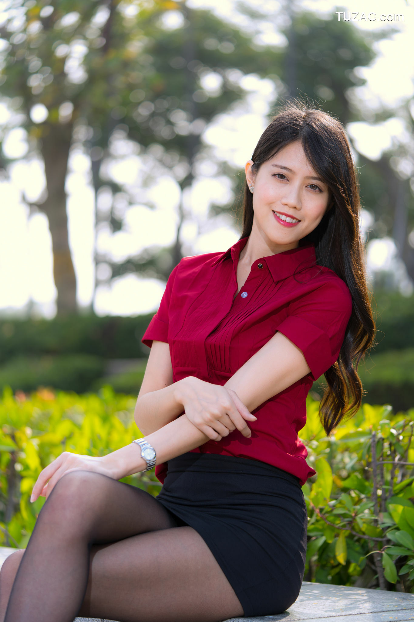 台湾正妹_ Candy宝儿《夢時代黑丝街拍》 写真集[90P]