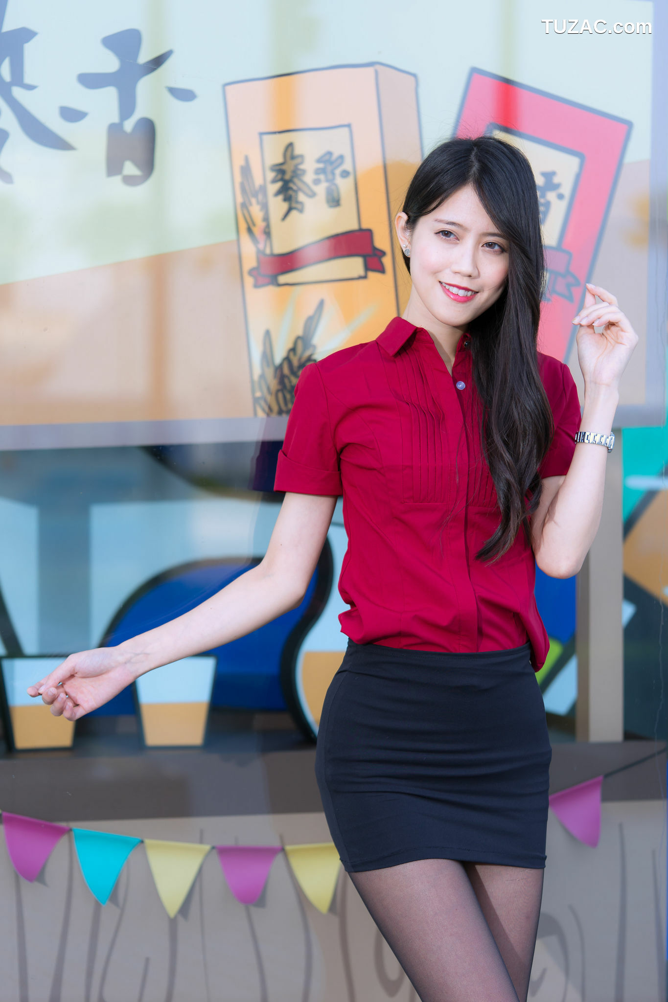 台湾正妹_ Candy宝儿《夢時代黑丝街拍》 写真集[90P]
