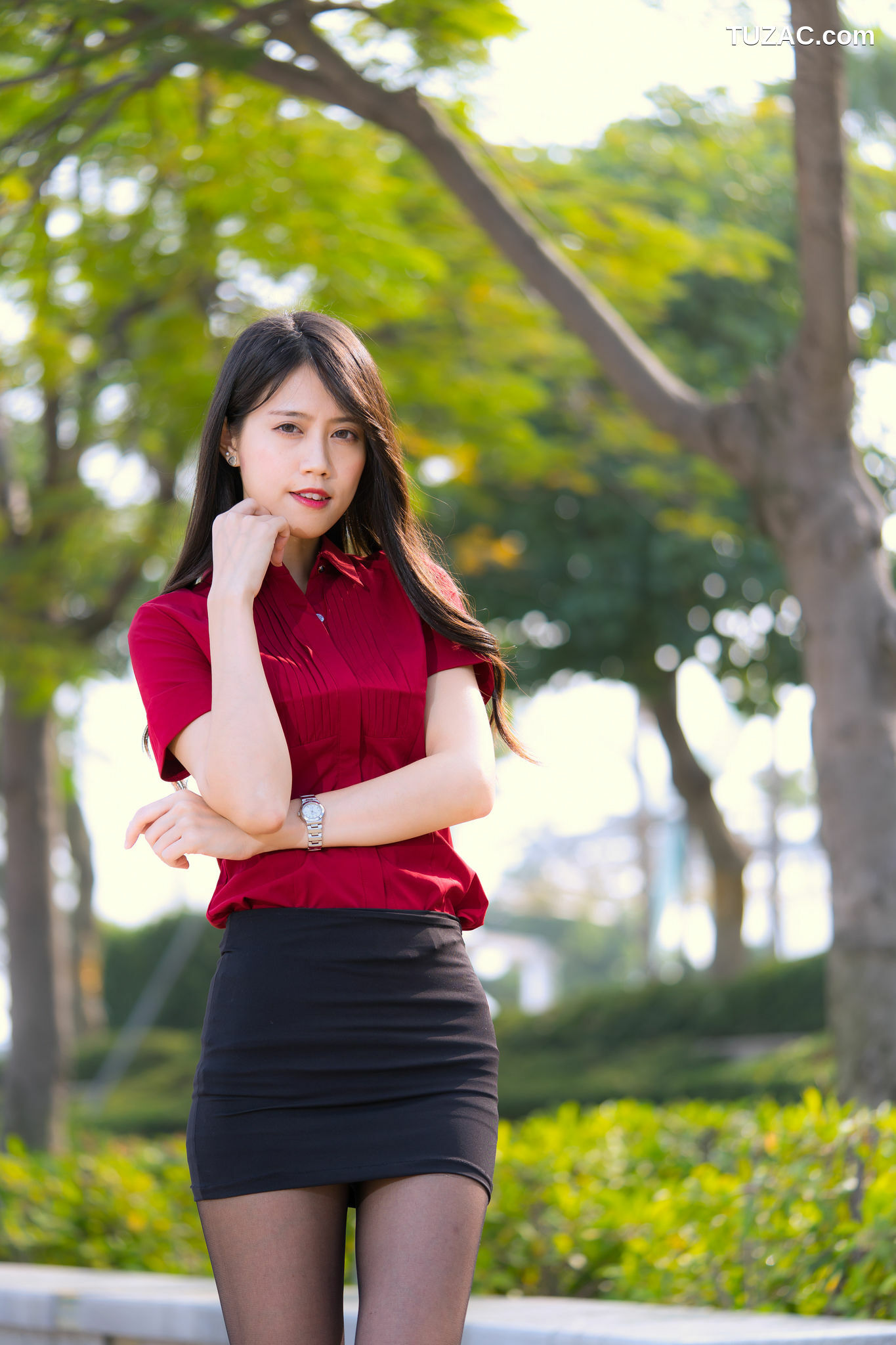 台湾正妹_ Candy宝儿《夢時代黑丝街拍》 写真集[90P]