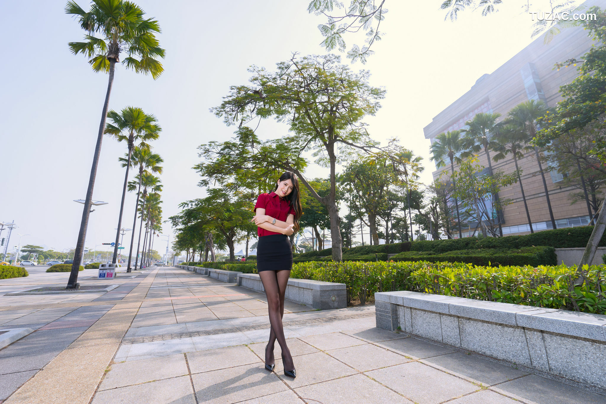 台湾正妹_ Candy宝儿《夢時代黑丝街拍》 写真集[90P]