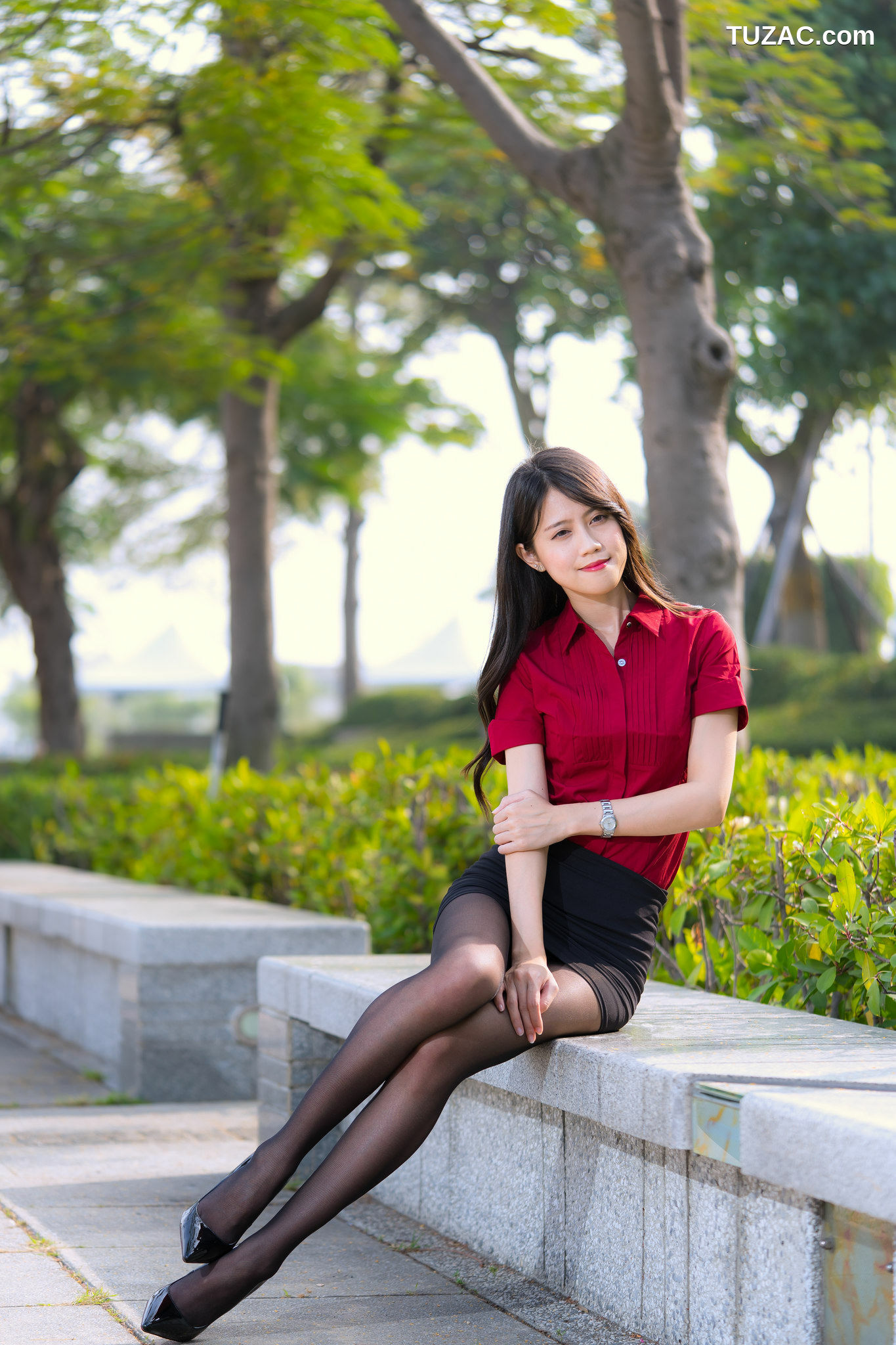 台湾正妹_ Candy宝儿《夢時代黑丝街拍》 写真集[90P]