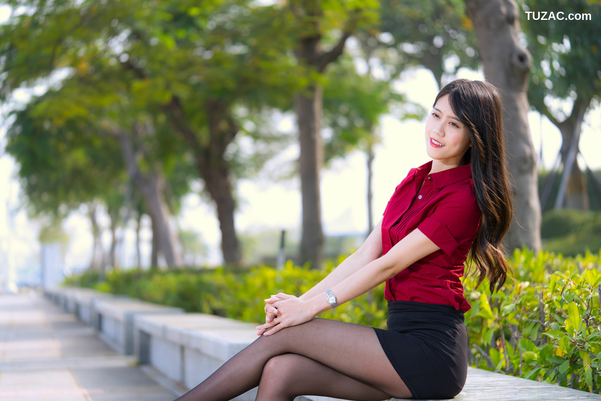 台湾正妹_ Candy宝儿《夢時代黑丝街拍》 写真集[90P]